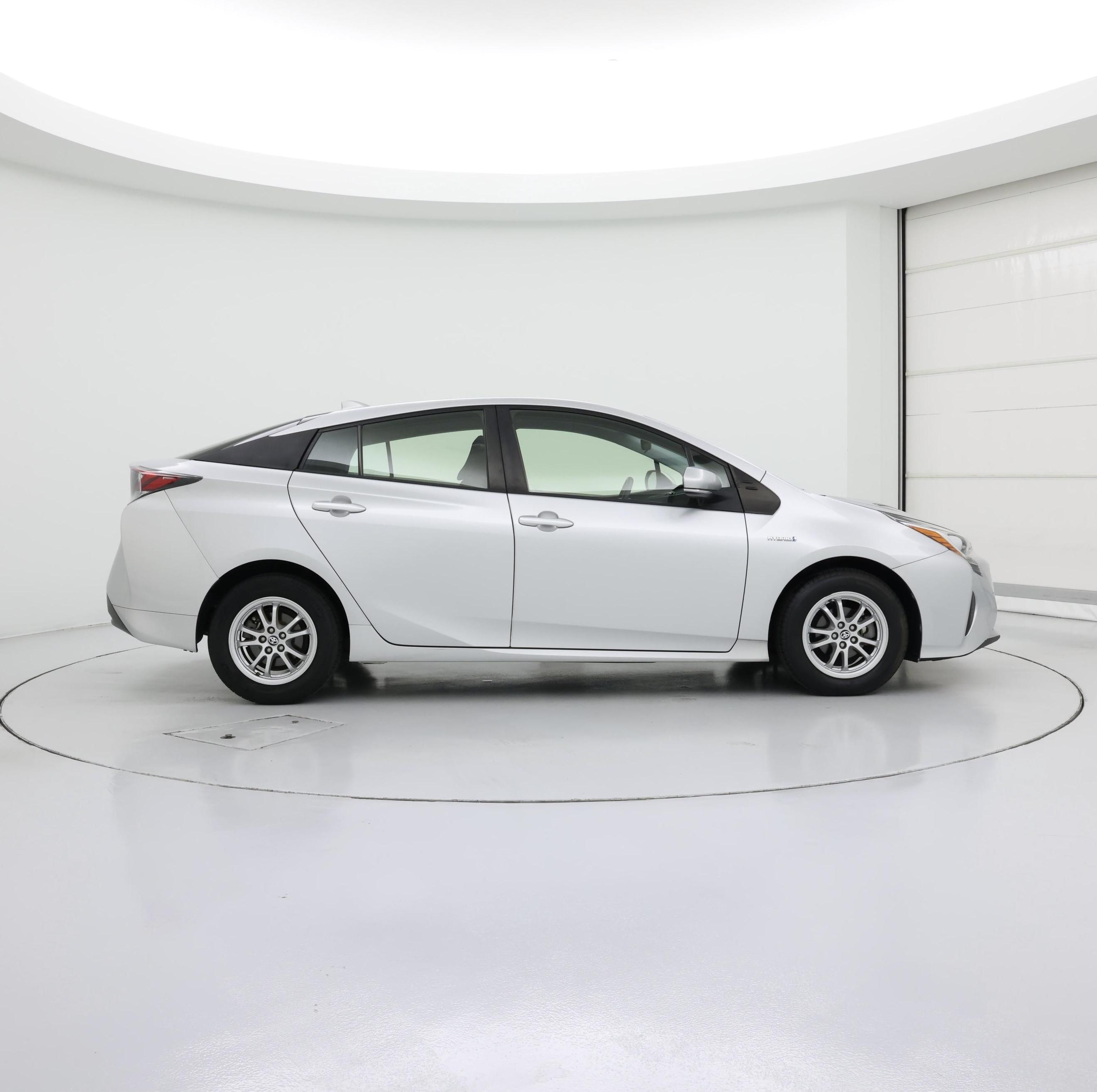 Thumbnail: 2017 Toyota Prius - 7