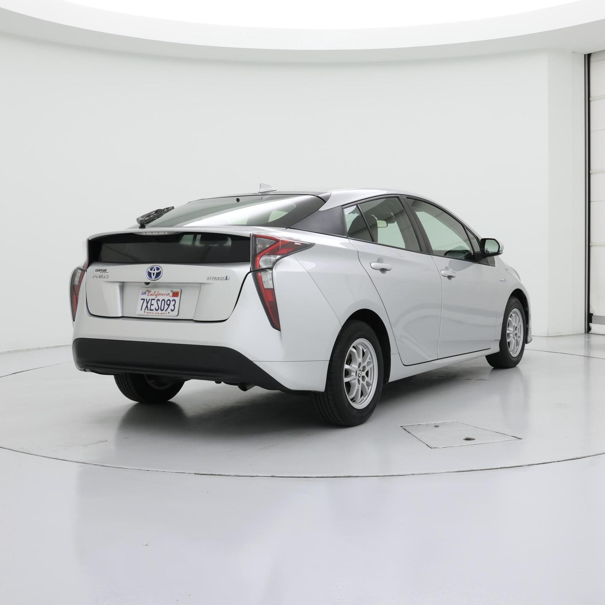 Thumbnail: 2017 Toyota Prius - 8