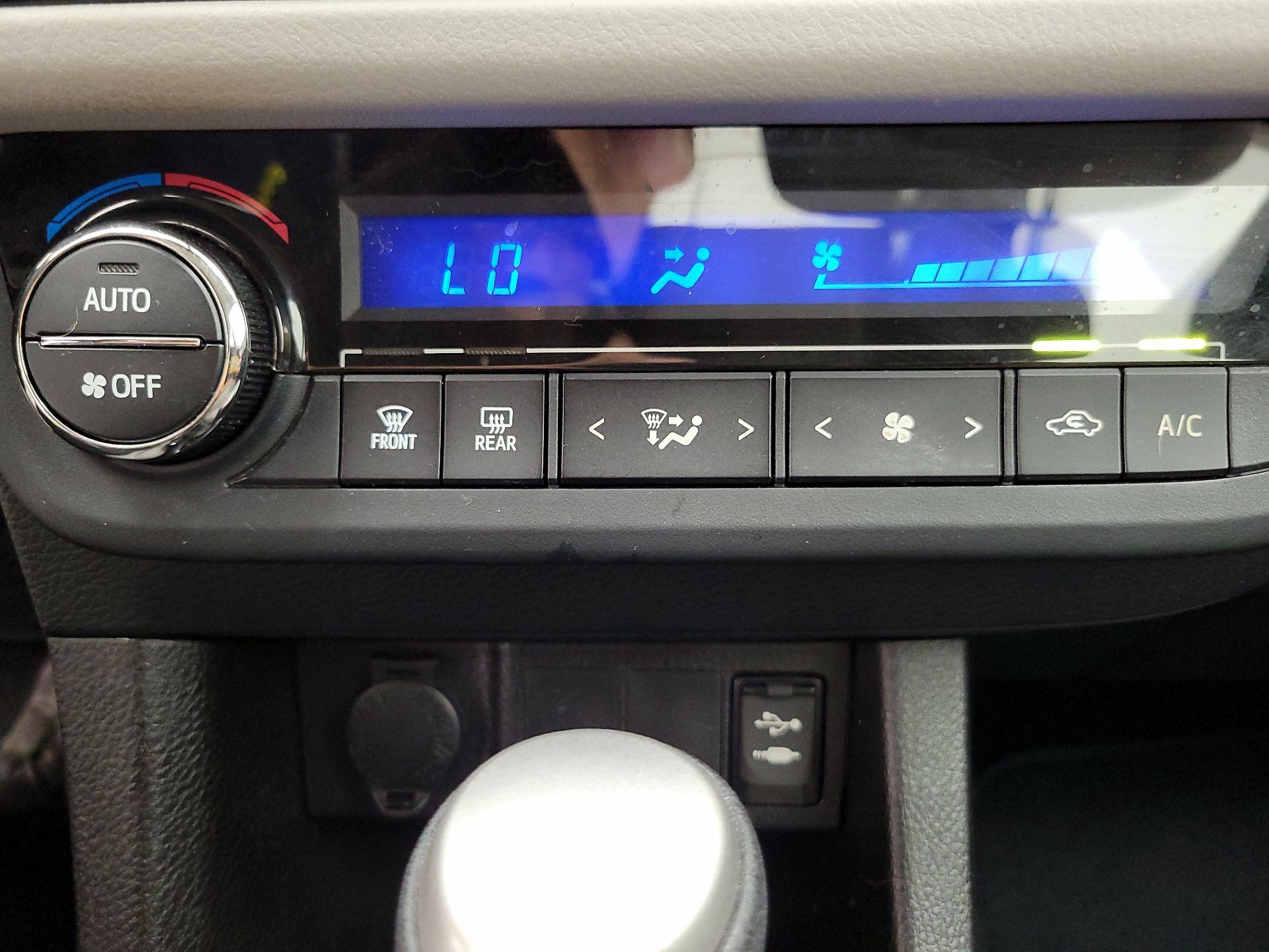 Thumbnail: 2016 Toyota Corolla - 16