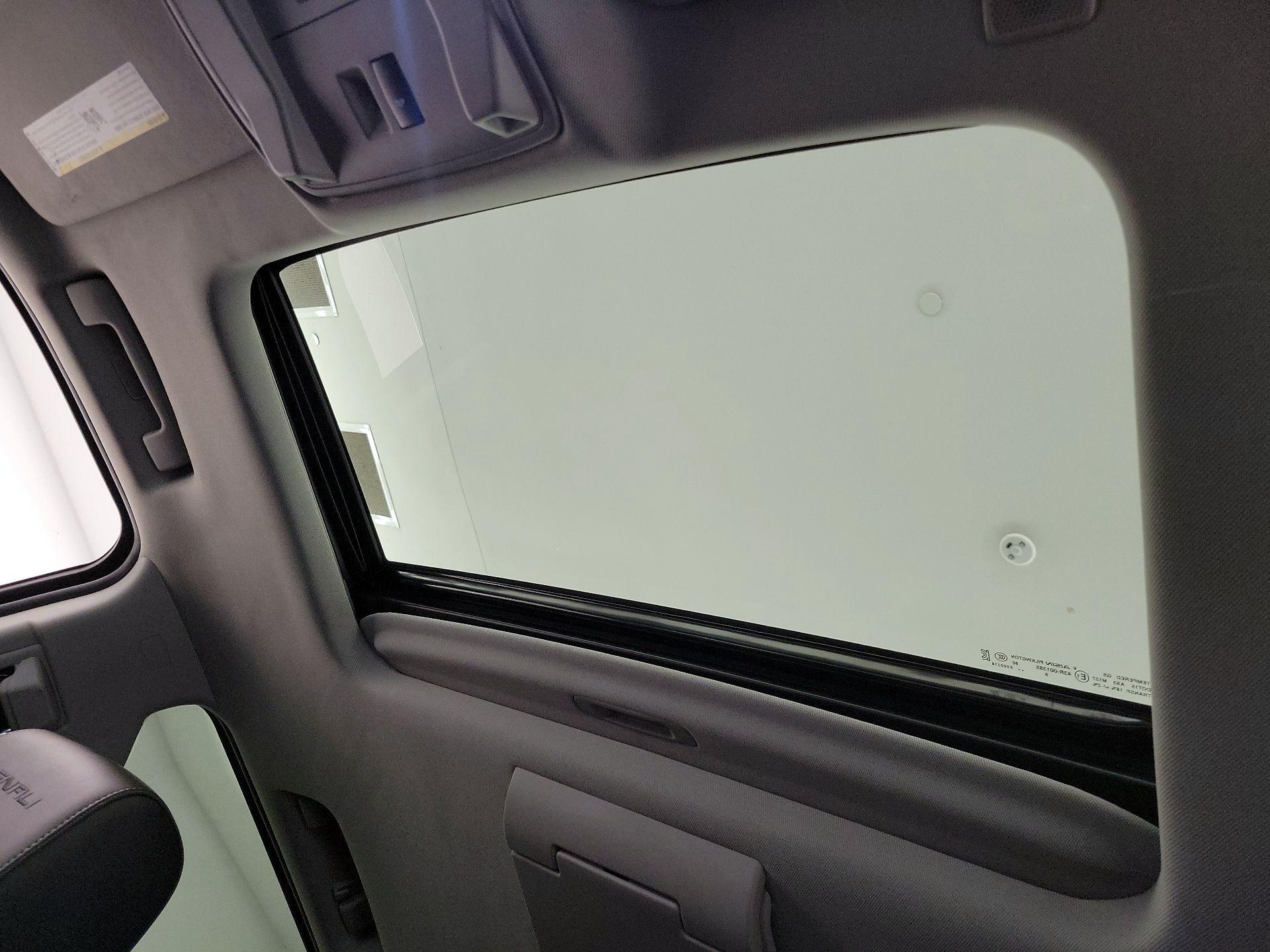 Thumbnail: 2019 GMC Yukon XL - 20