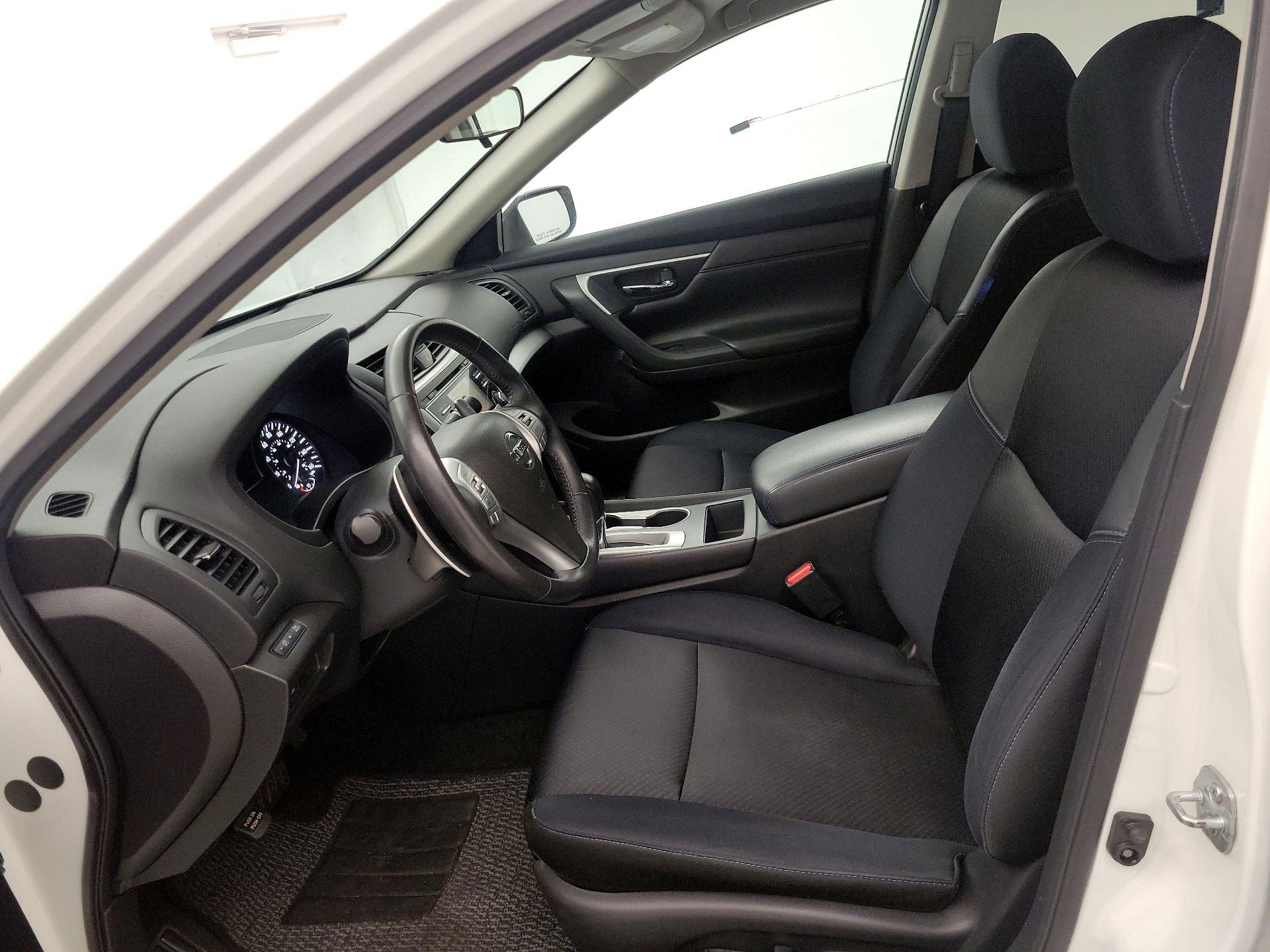 Thumbnail: 2016 Nissan Altima - 11