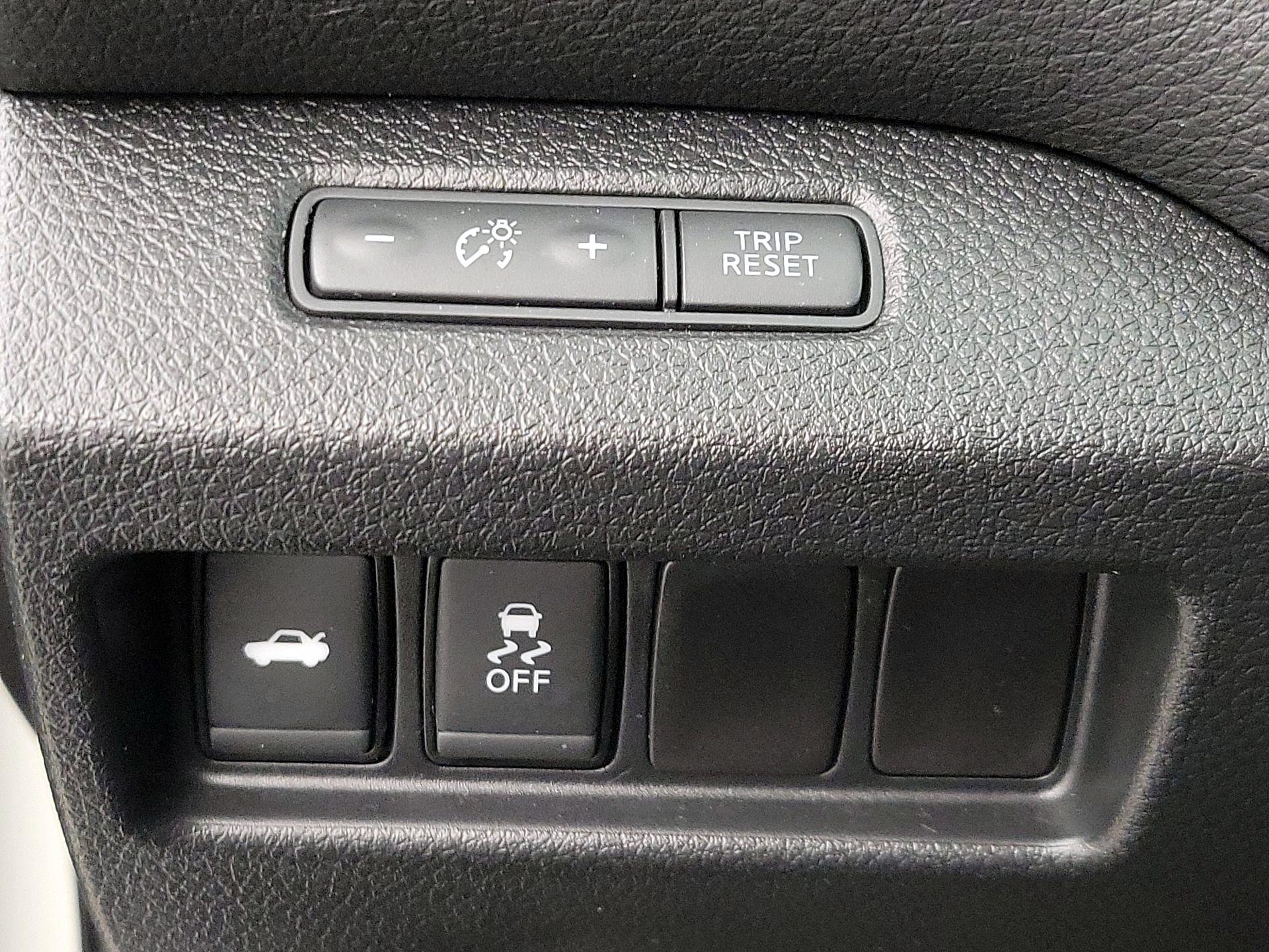 Thumbnail: 2016 Nissan Altima - 13