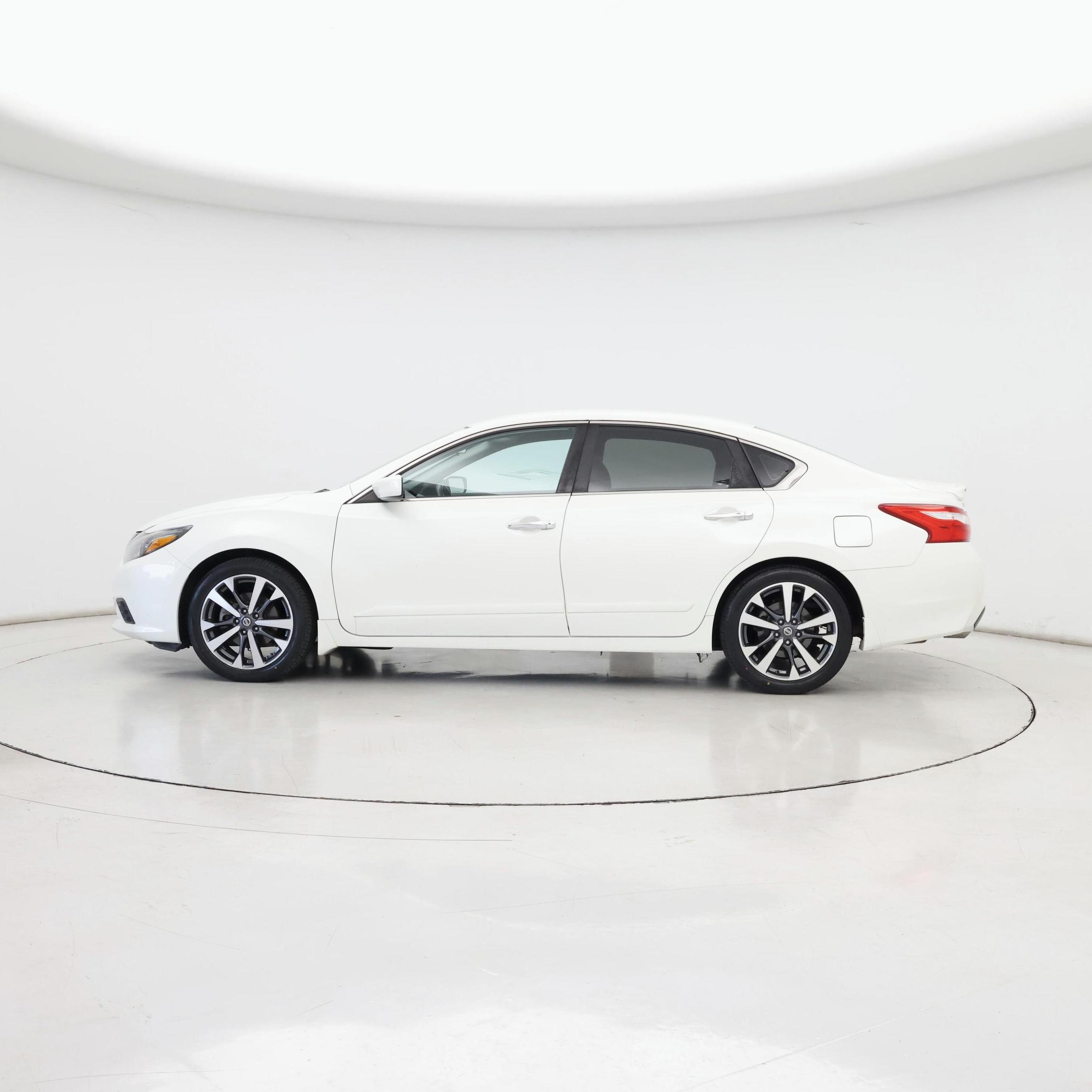 Thumbnail: 2016 Nissan Altima - 3