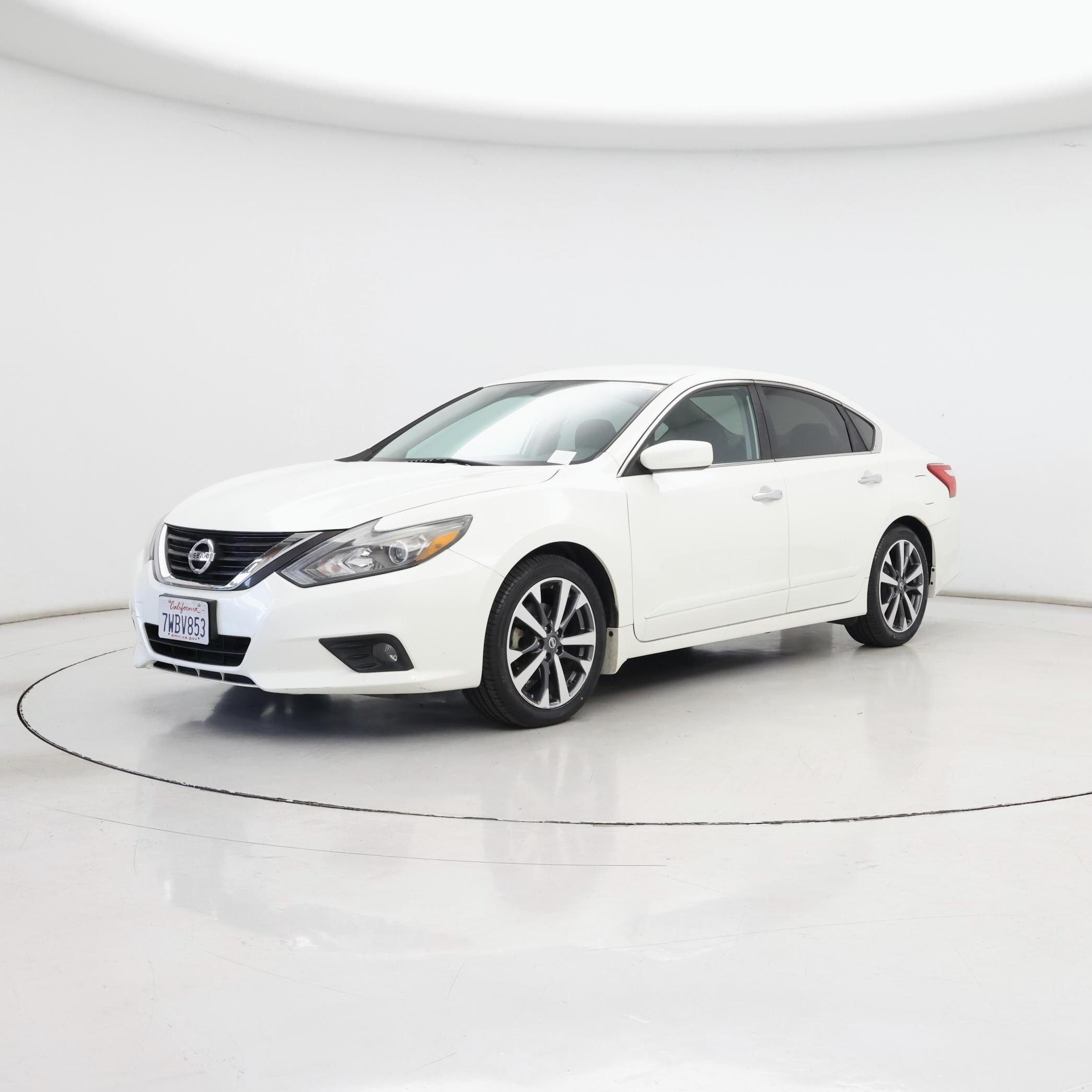 Thumbnail: 2016 Nissan Altima - 4
