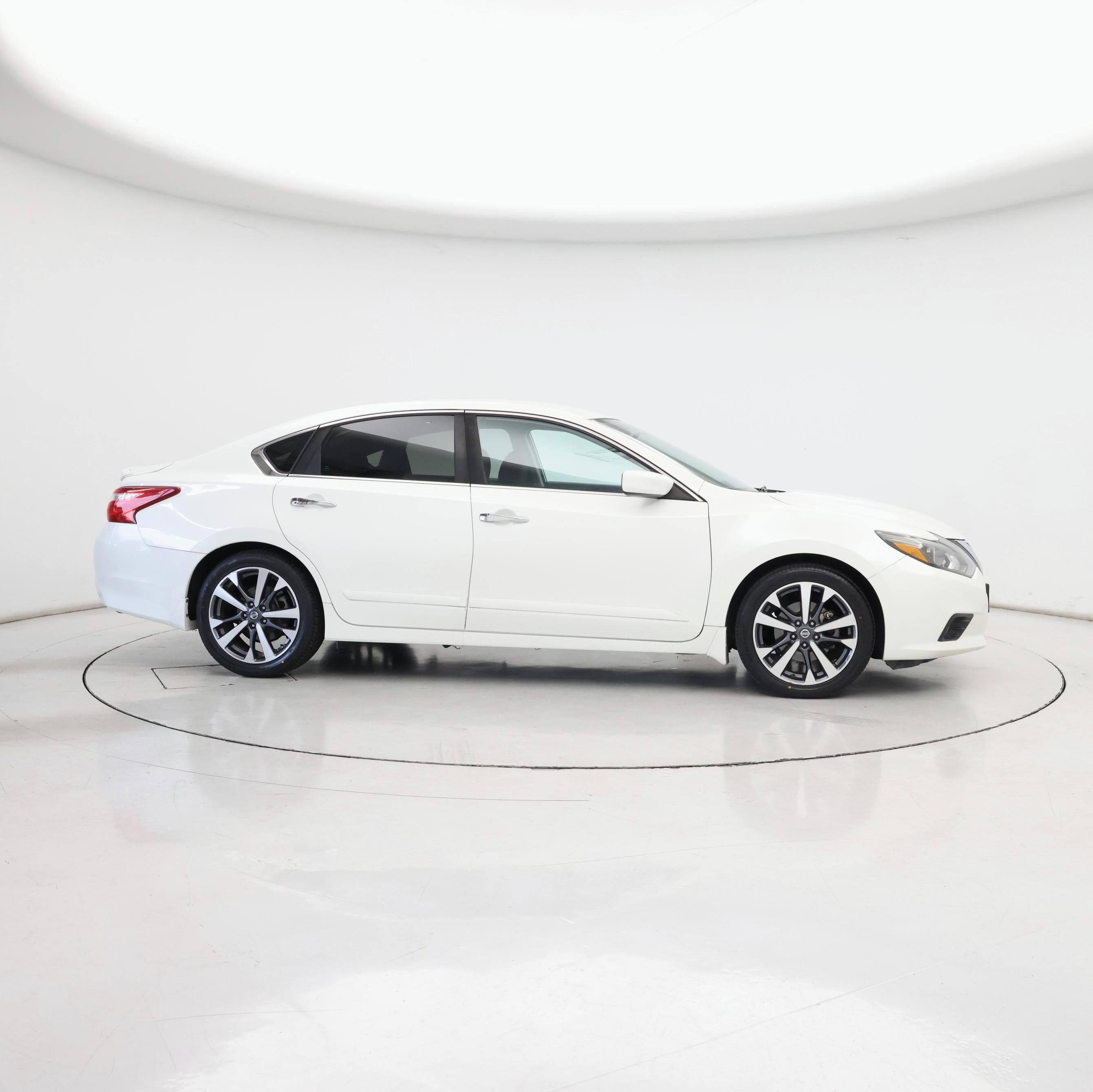 Thumbnail: 2016 Nissan Altima - 7