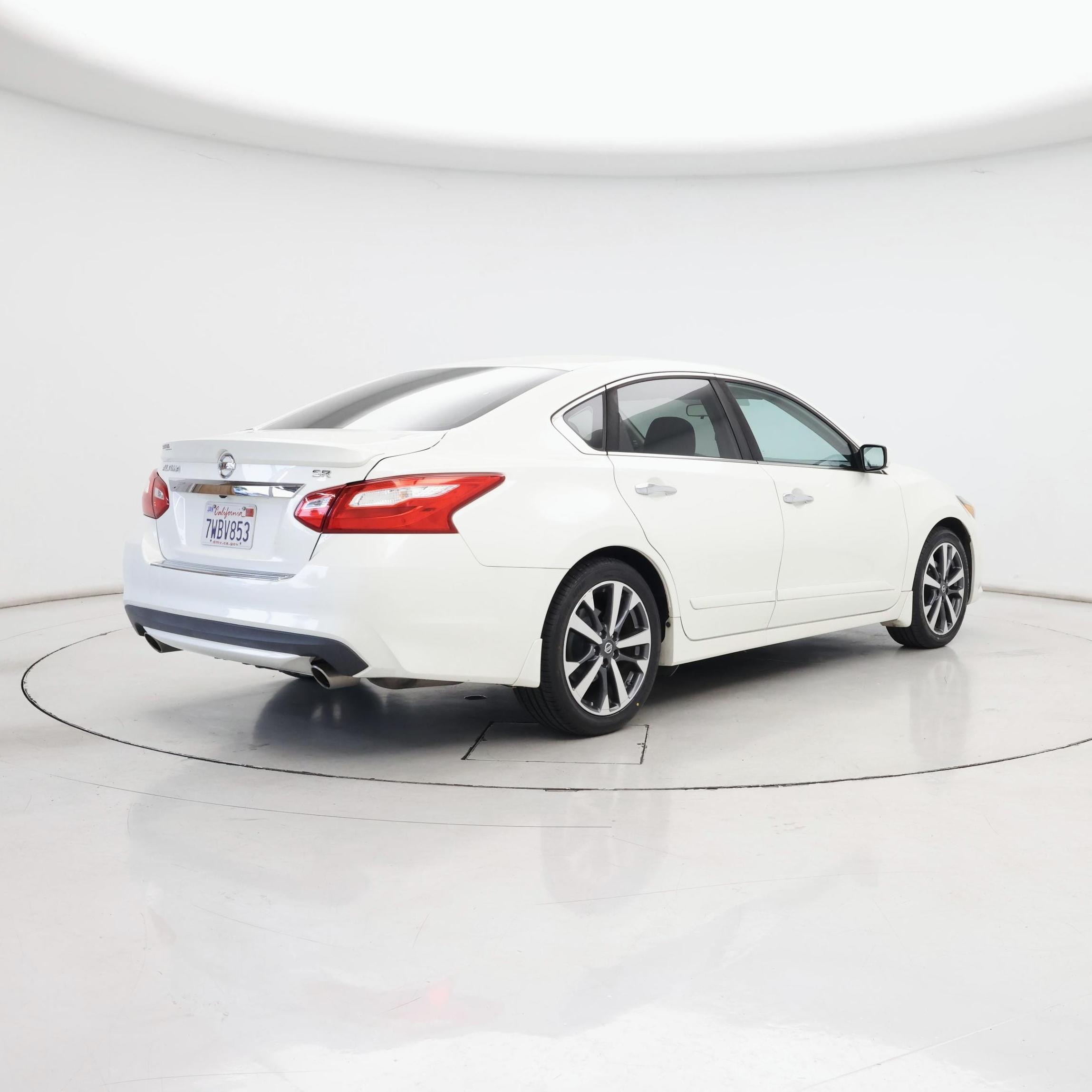 Thumbnail: 2016 Nissan Altima - 8