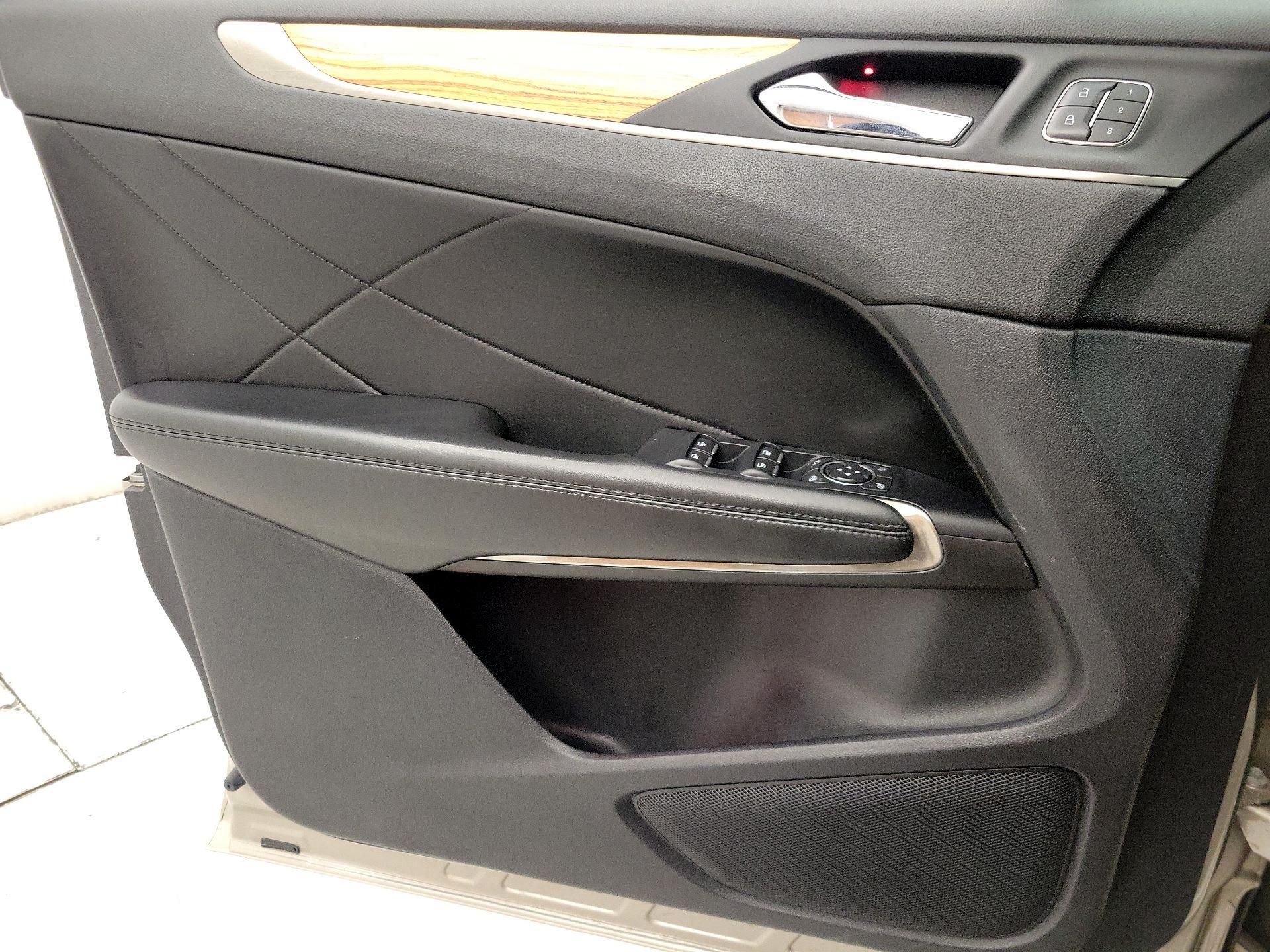 Thumbnail: 2015 Lincoln MKC - 12