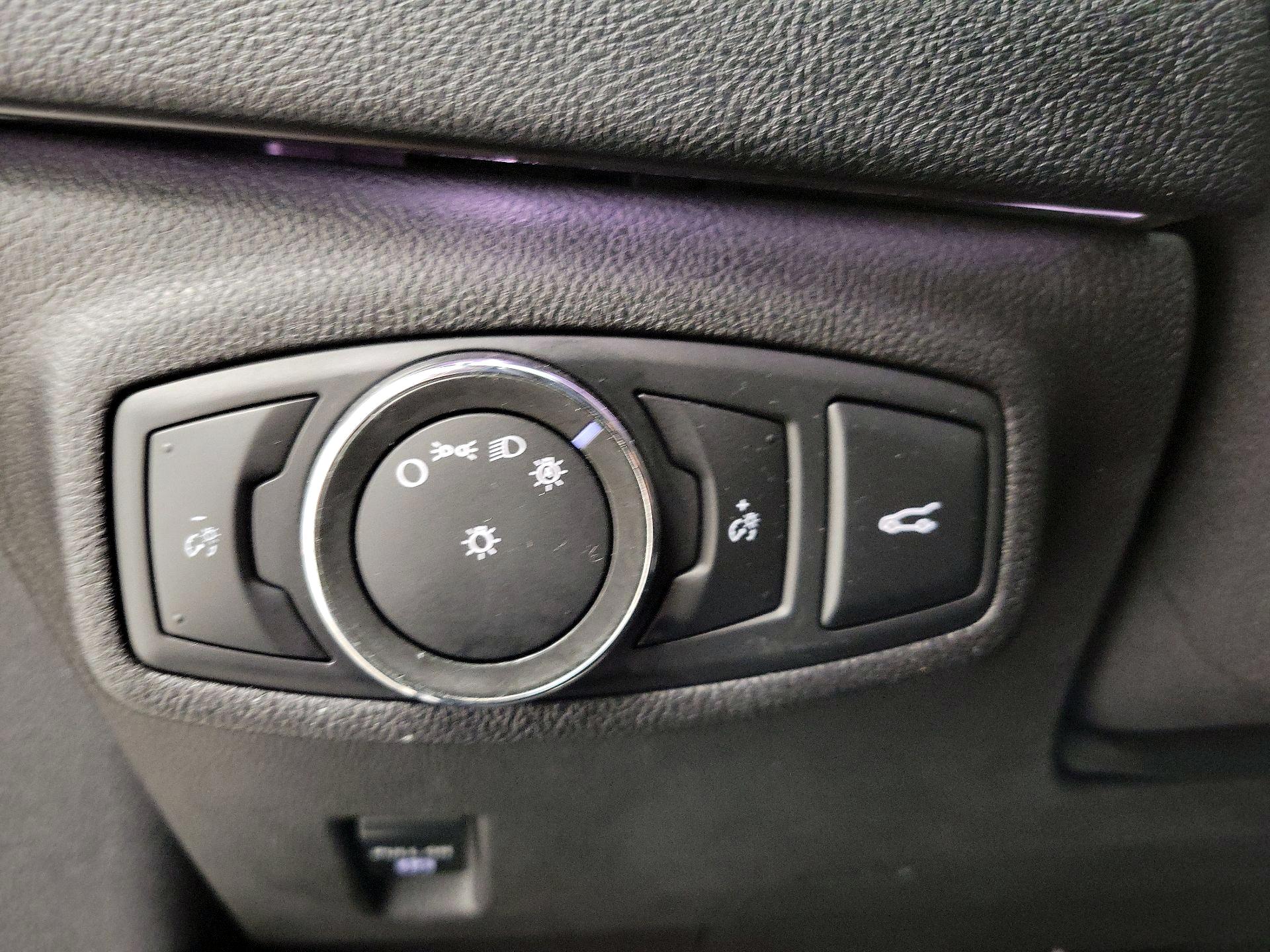 Thumbnail: 2015 Lincoln MKC - 13