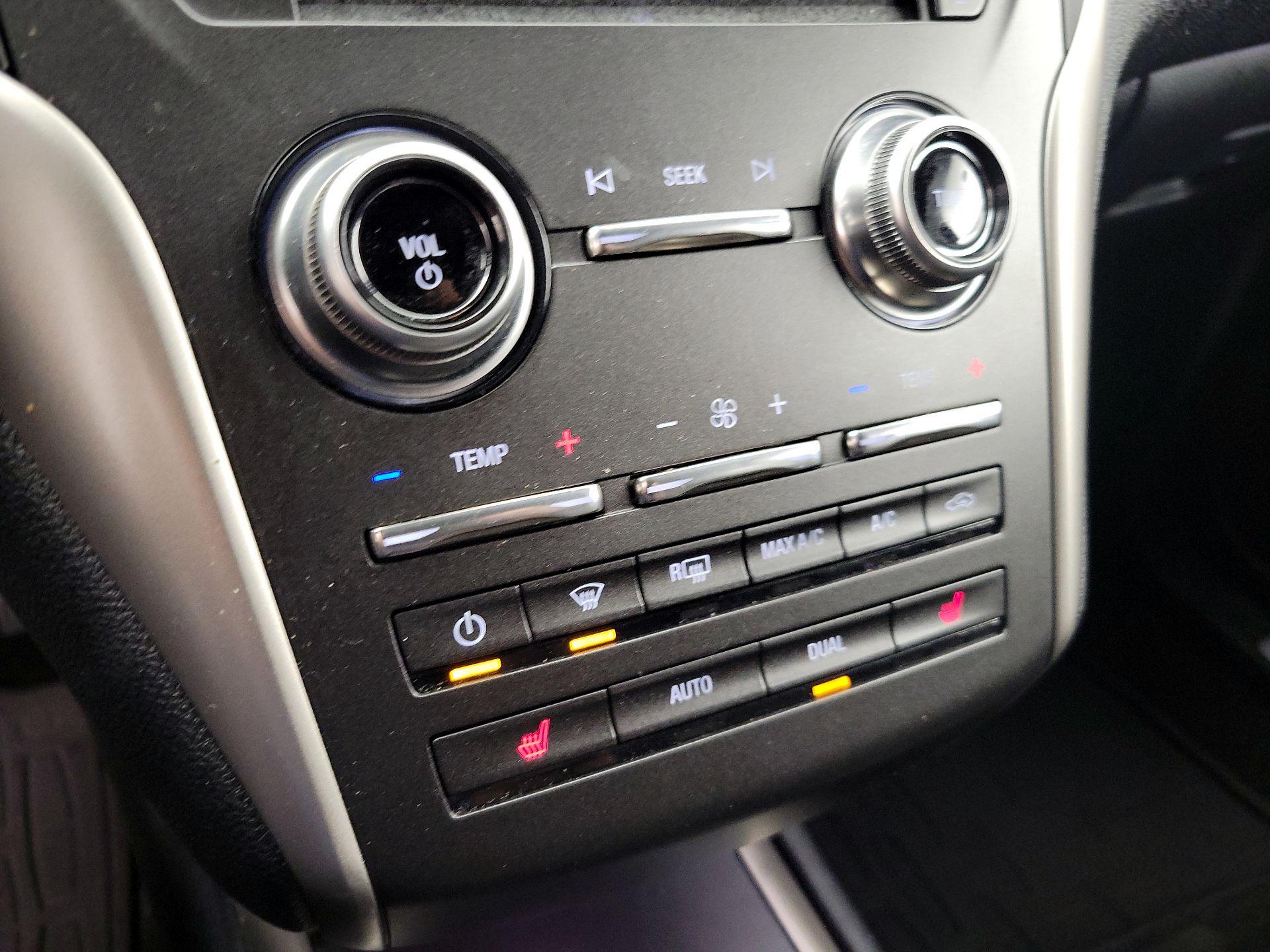 Thumbnail: 2015 Lincoln MKC - 17