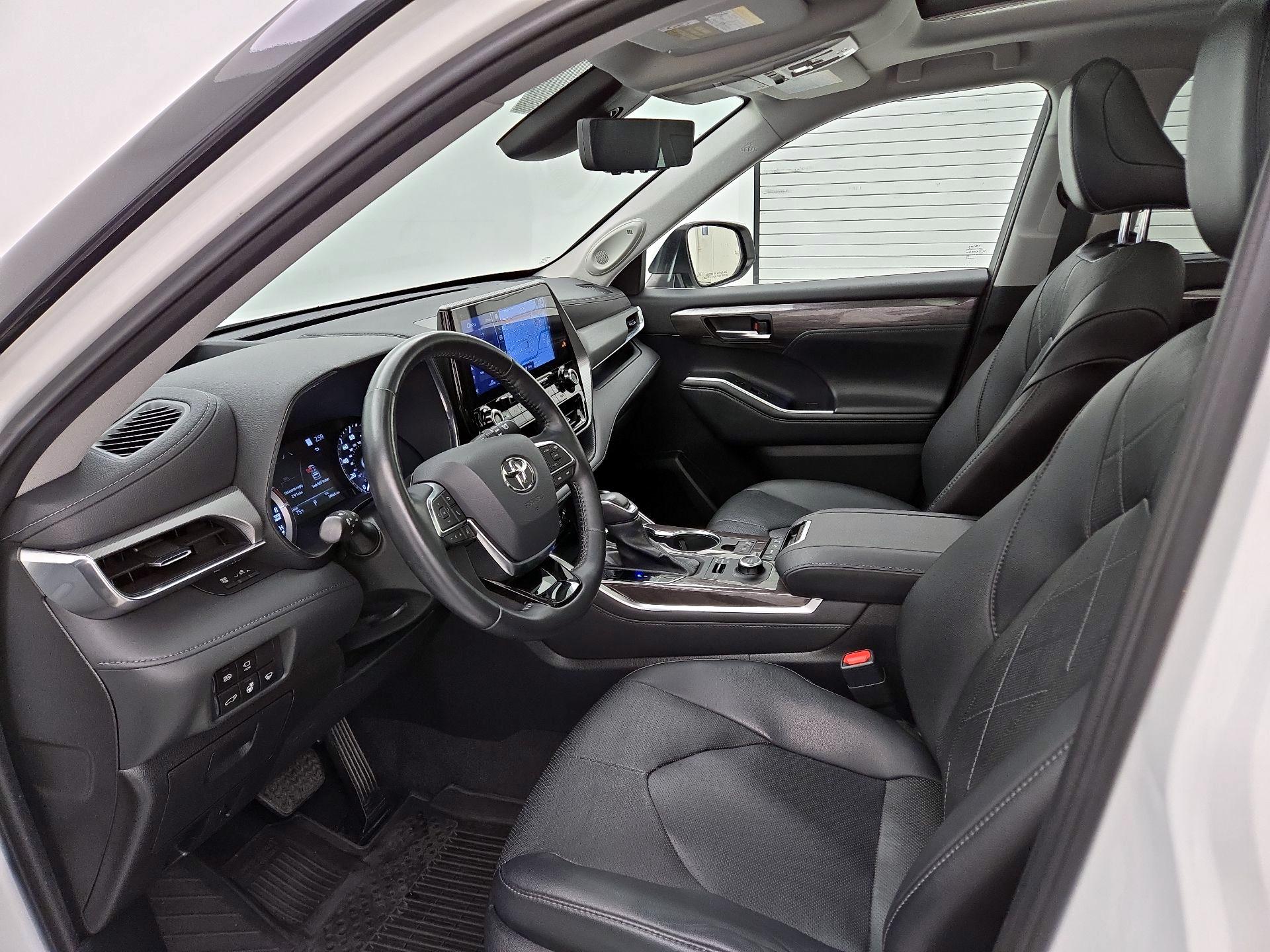 Thumbnail: 2021 Toyota Highlander - 11