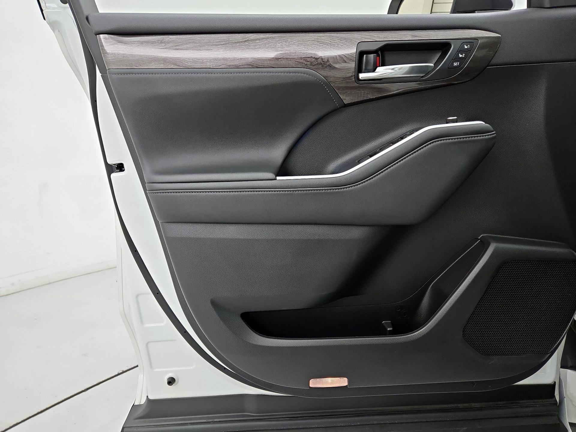 Thumbnail: 2021 Toyota Highlander - 12