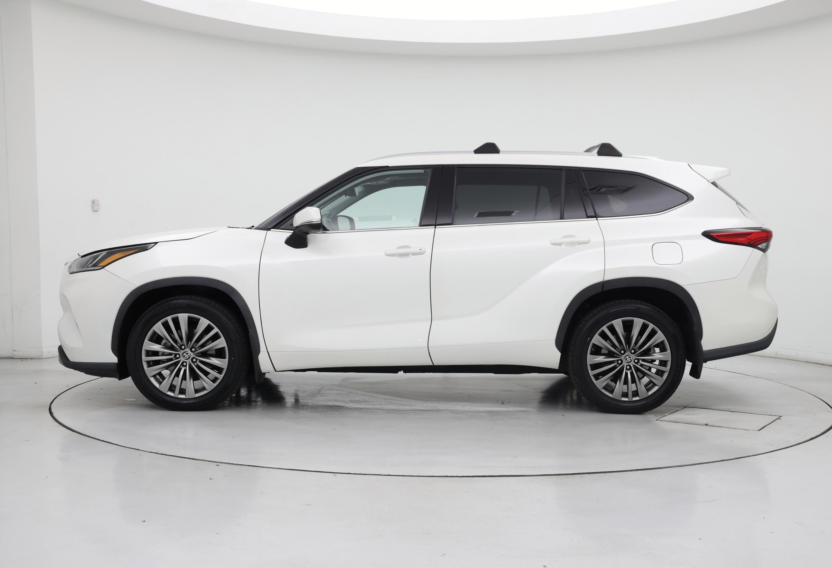 Thumbnail: 2021 Toyota Highlander - 3