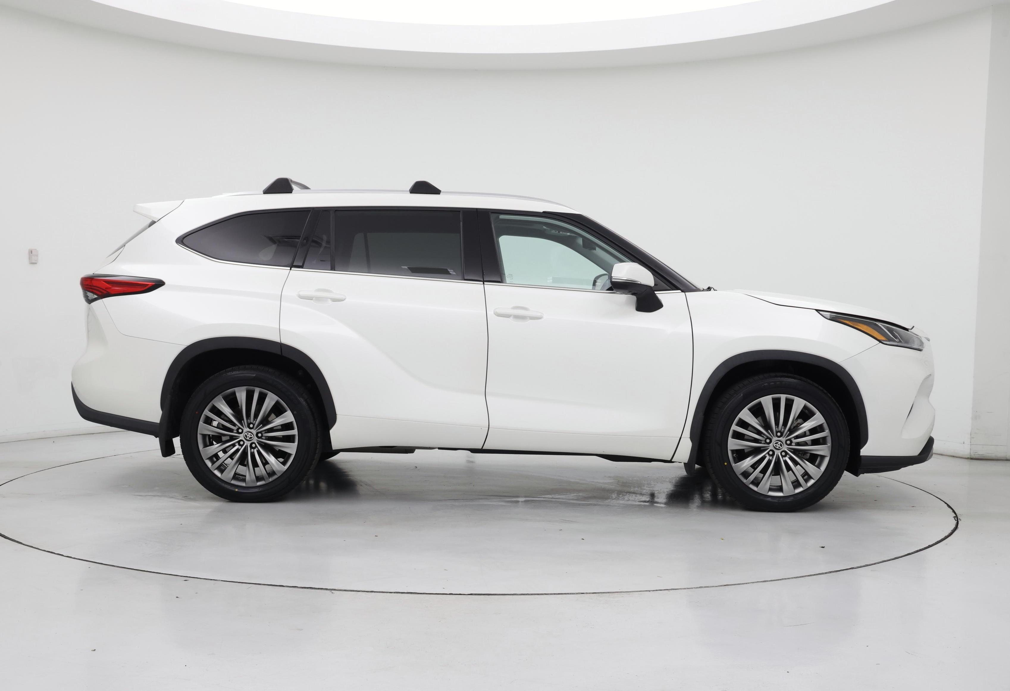 Thumbnail: 2021 Toyota Highlander - 7