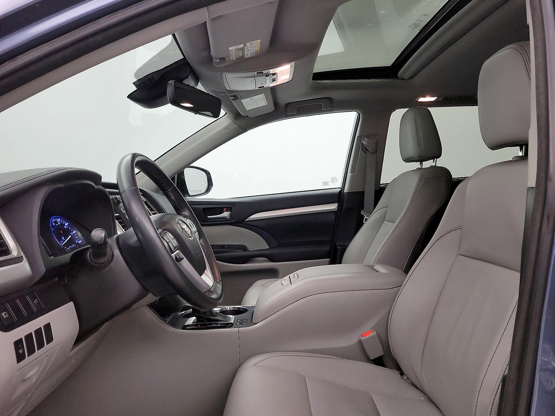 Thumbnail: 2018 Toyota Highlander - 20