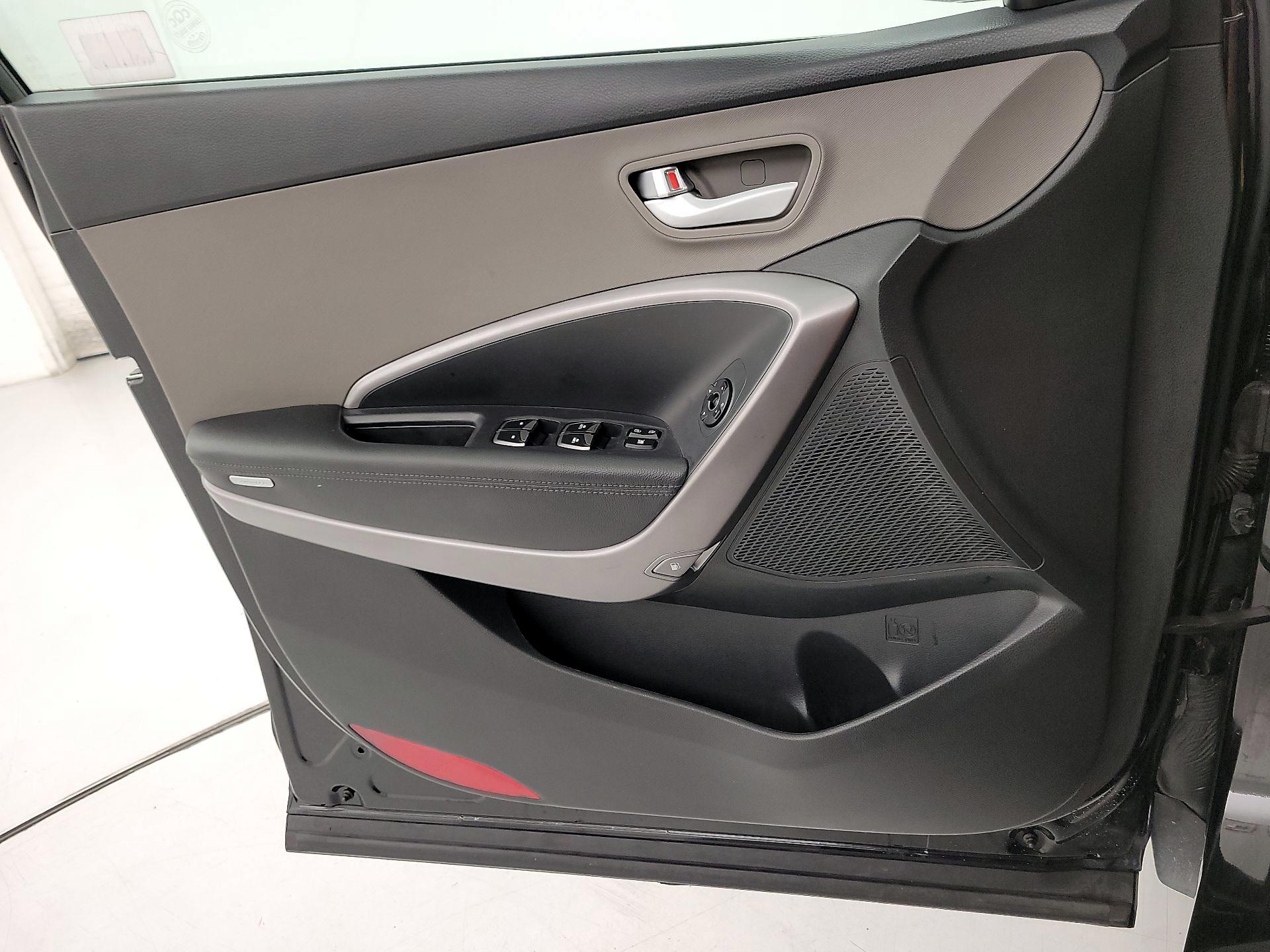 Thumbnail: 2016 Hyundai Santa Fe - 12