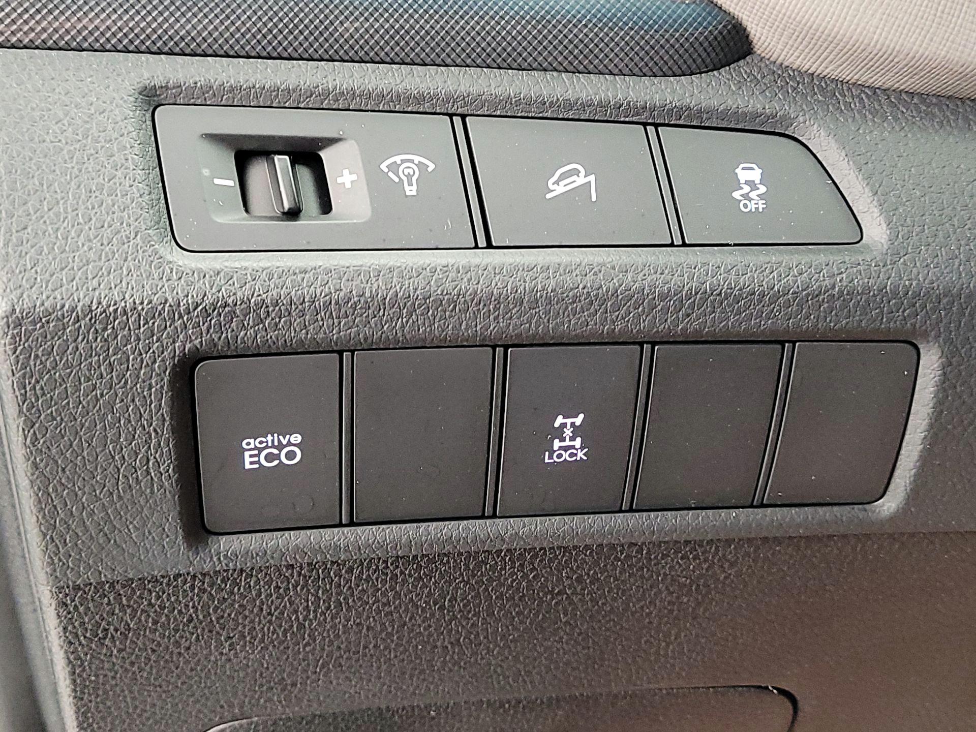 Thumbnail: 2016 Hyundai Santa Fe - 13