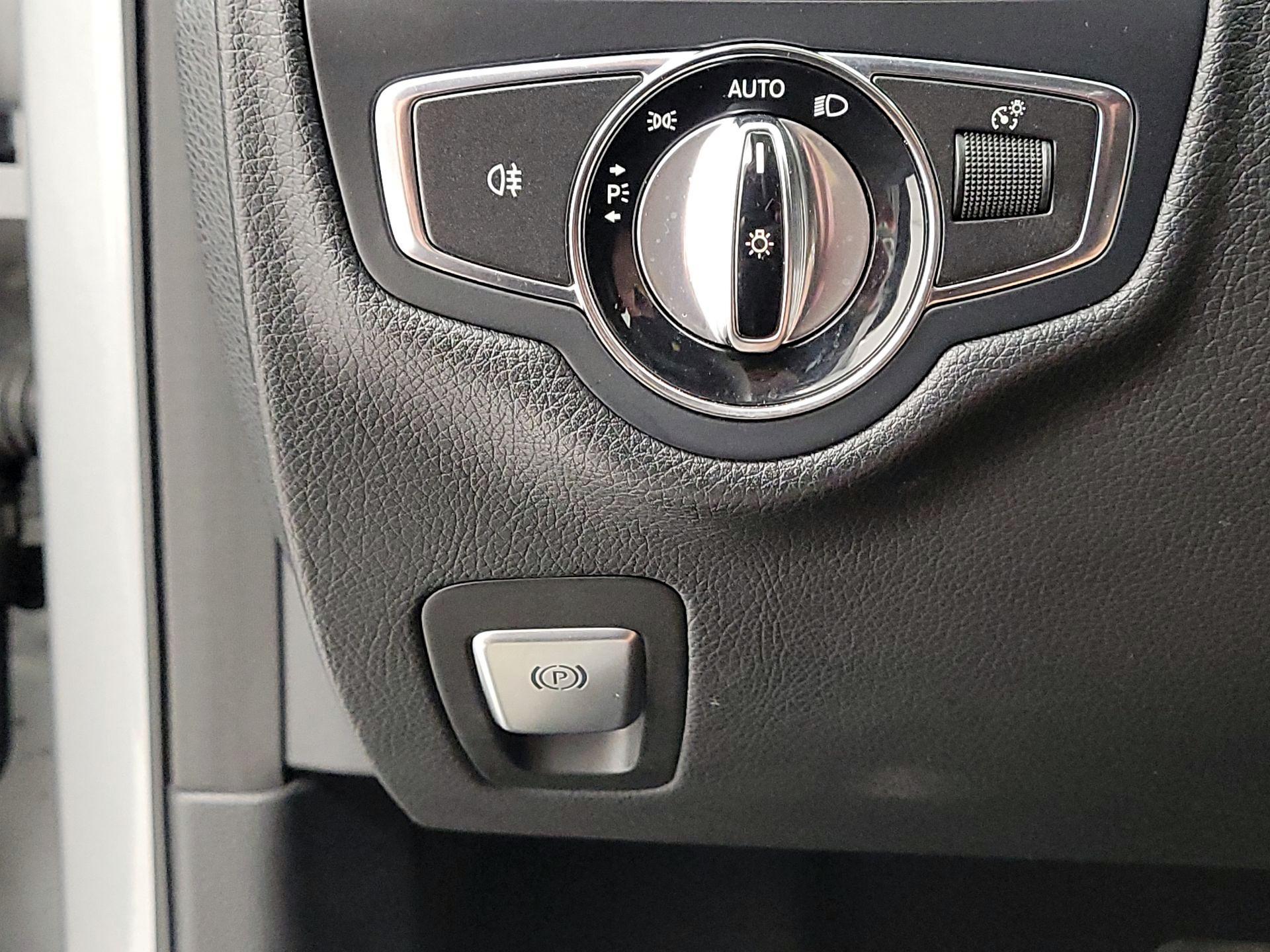 Thumbnail: 2015 Mercedes-Benz C-Class - 13