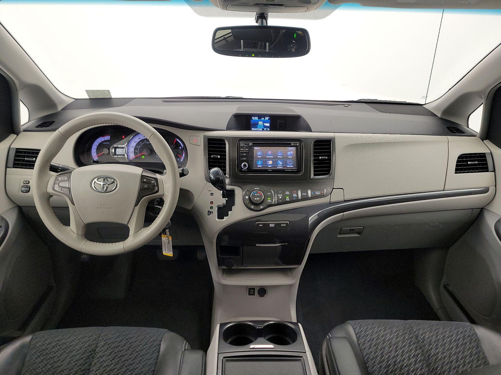 Thumbnail: 2014 Toyota Sienna - 9