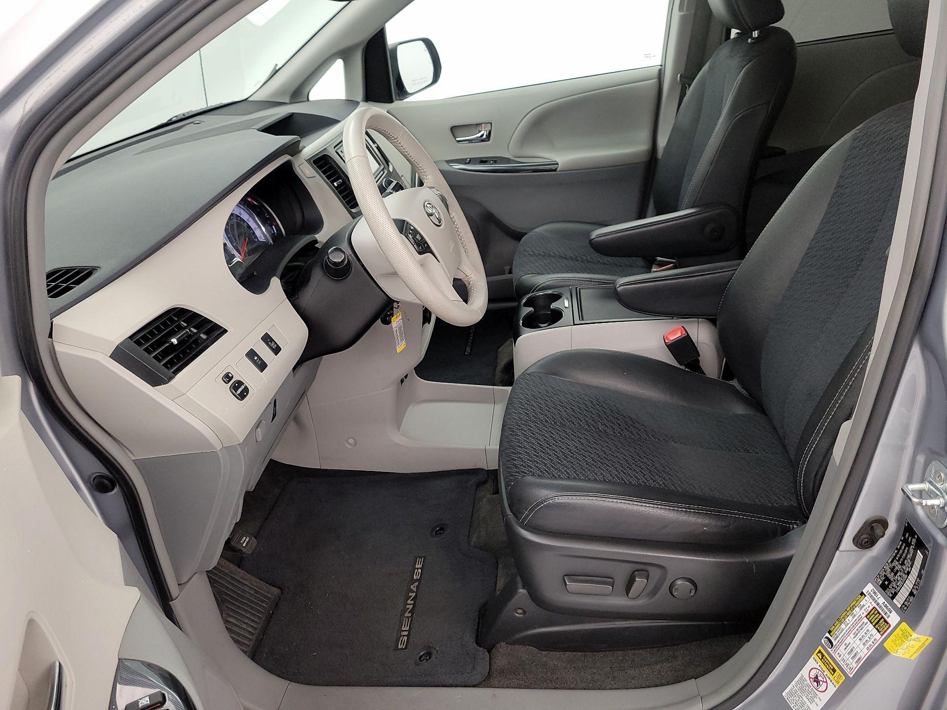 Thumbnail: 2014 Toyota Sienna - 11