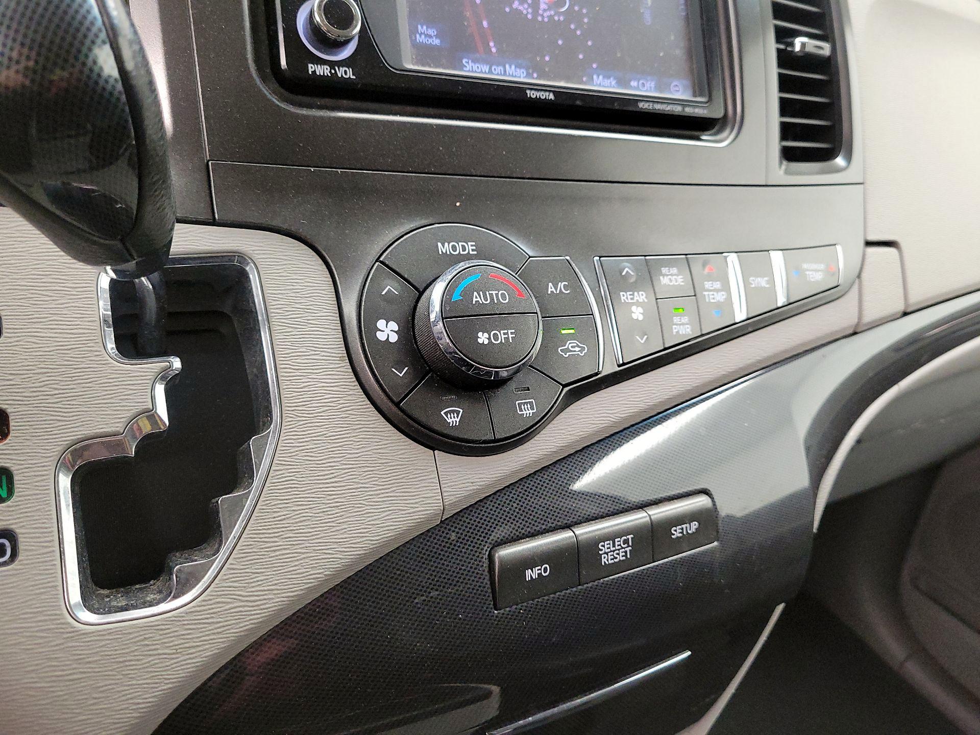 Thumbnail: 2014 Toyota Sienna - 17