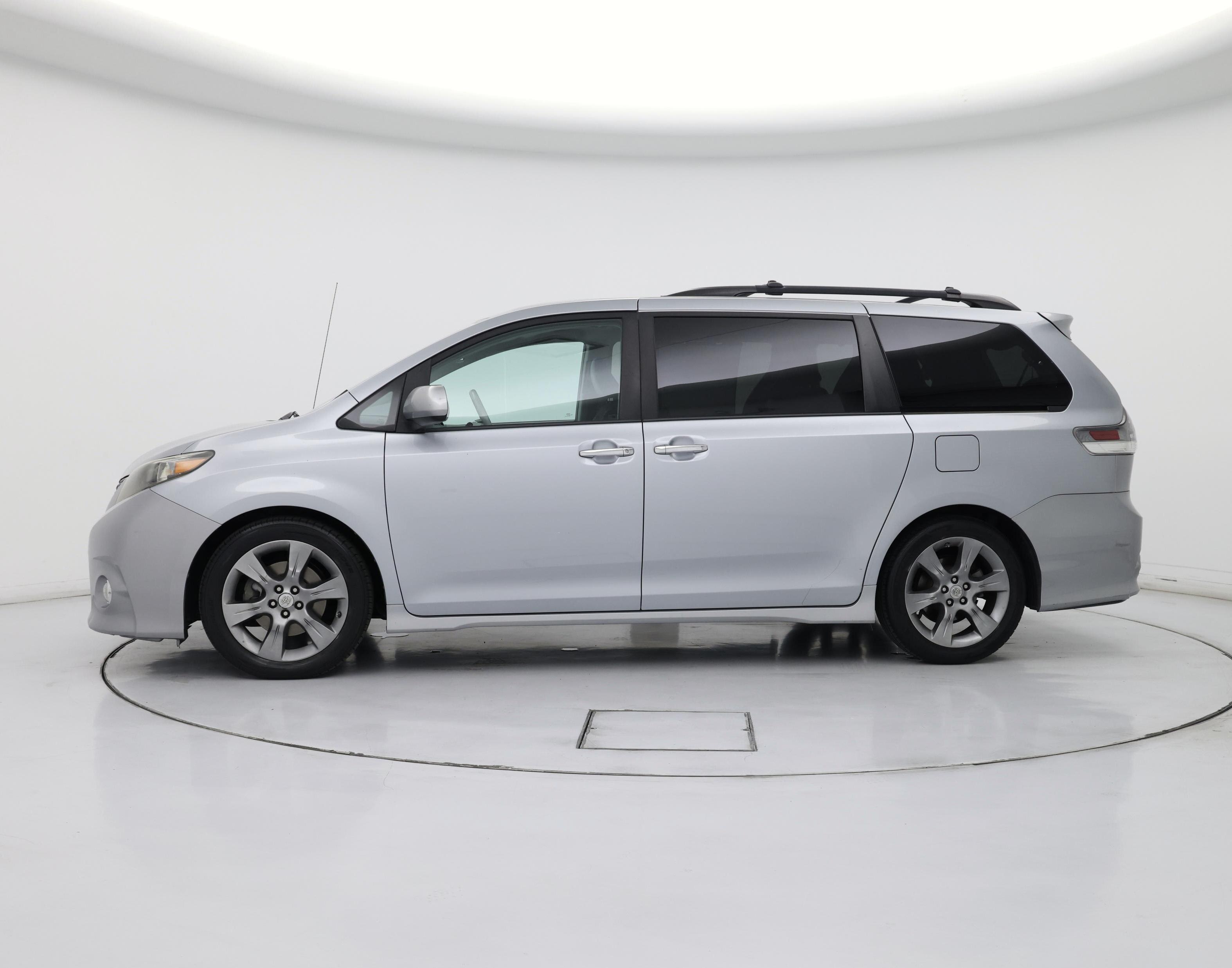 Thumbnail: 2014 Toyota Sienna - 3