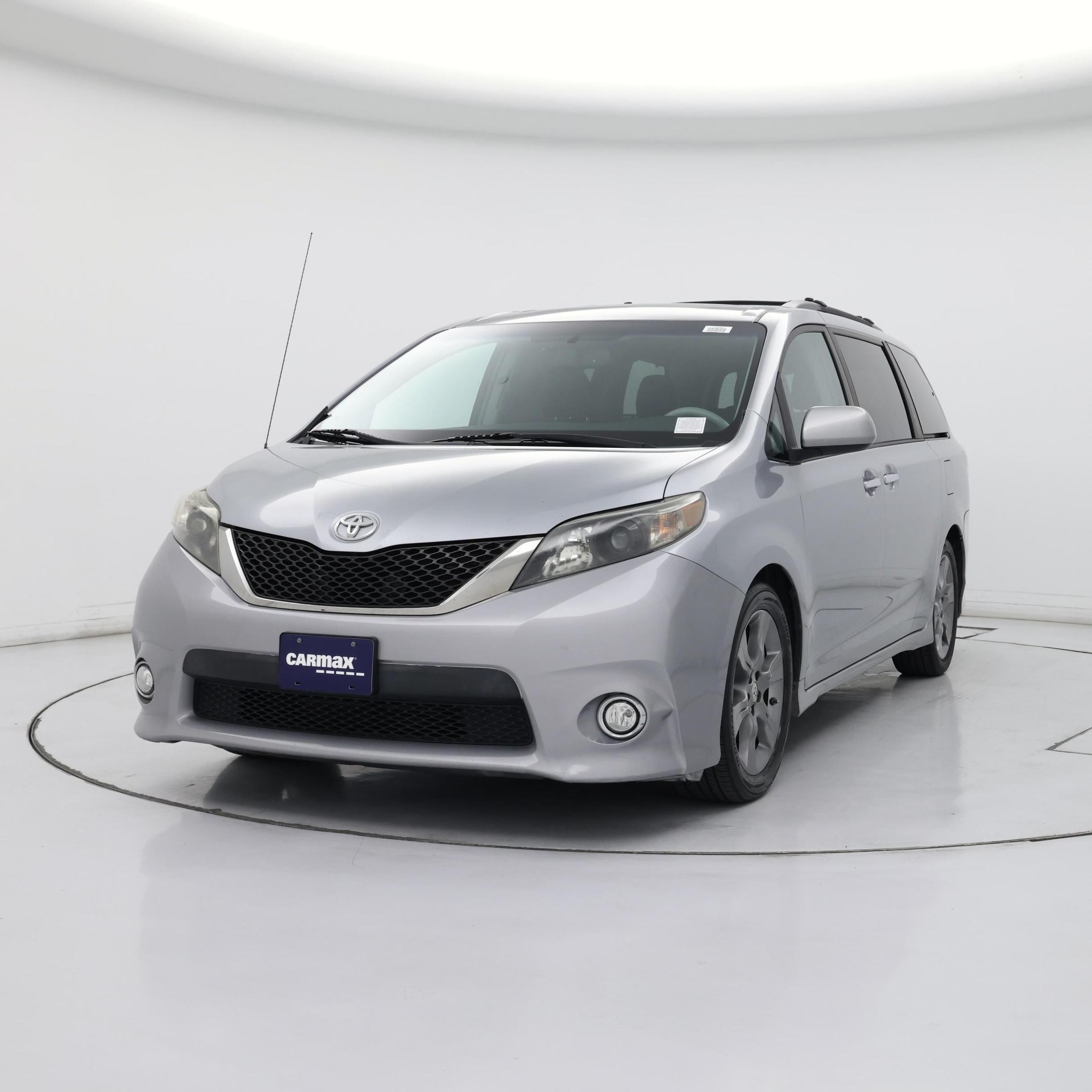 Thumbnail: 2014 Toyota Sienna - 4