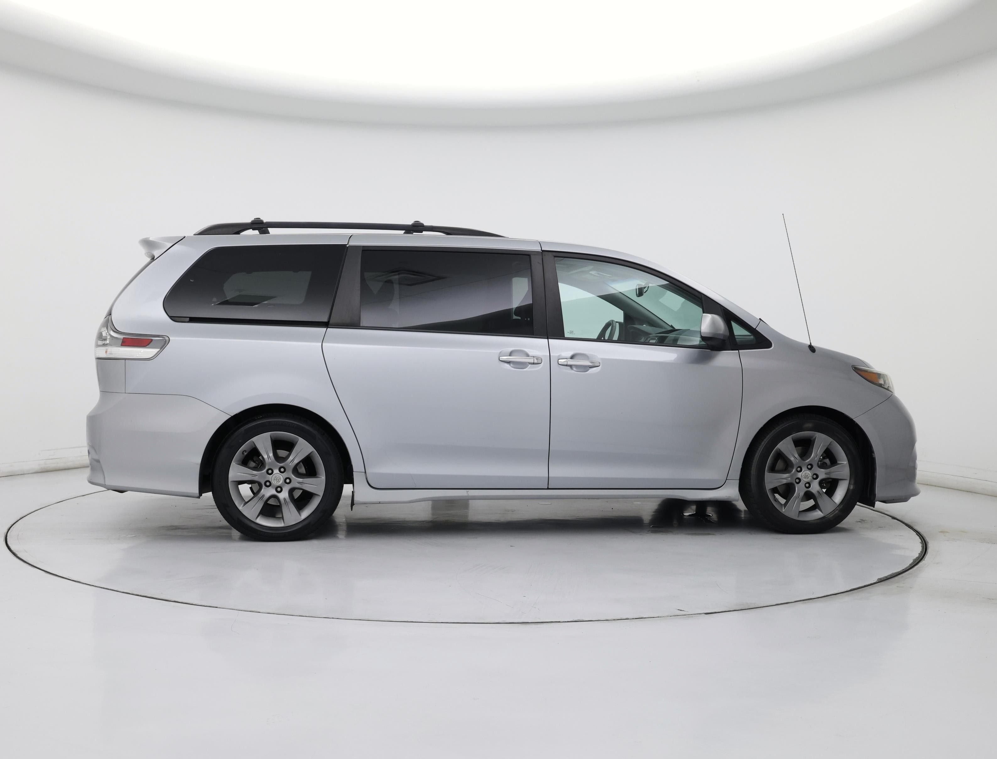 Thumbnail: 2014 Toyota Sienna - 7
