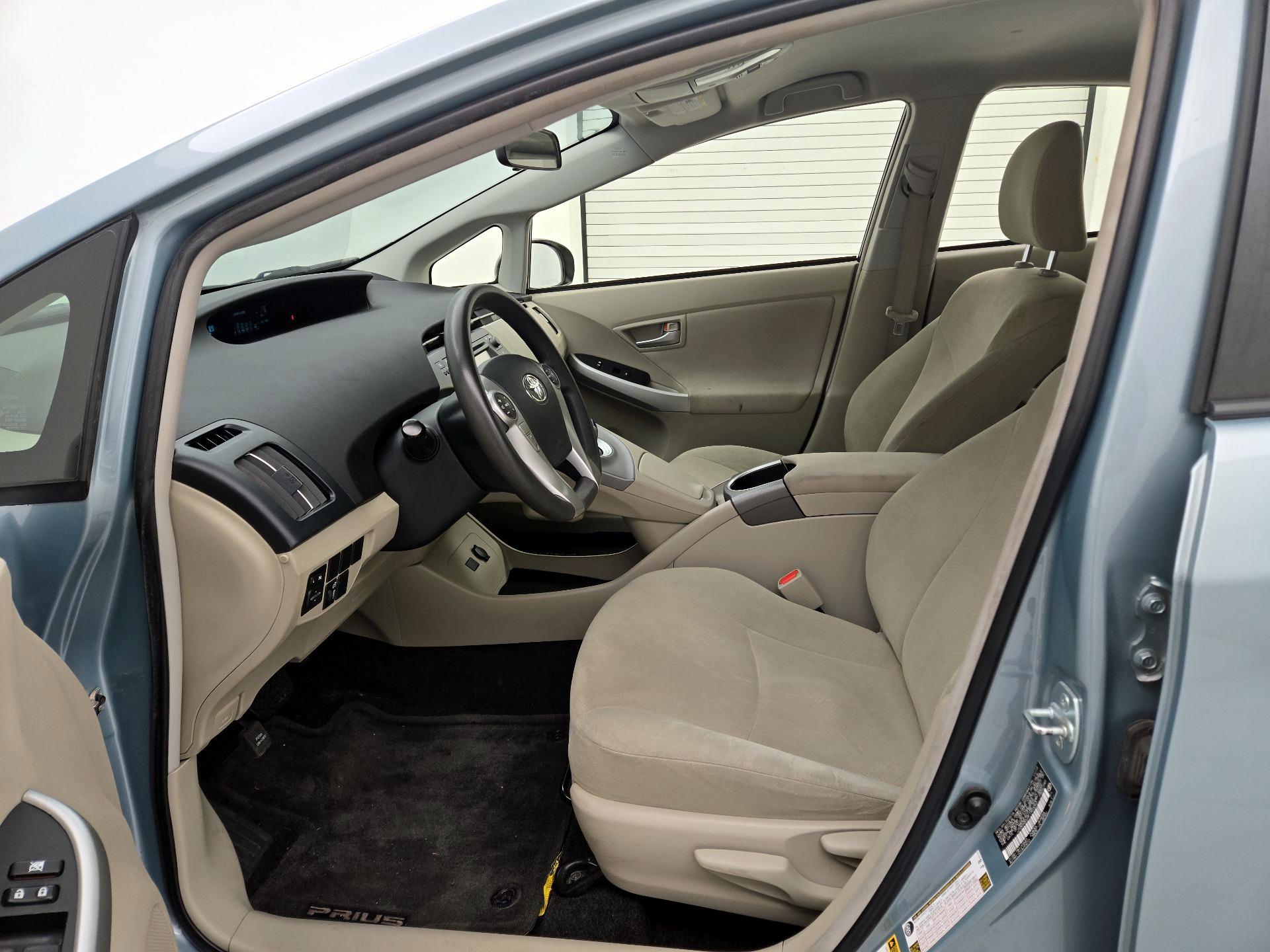 Thumbnail: 2015 Toyota Prius - 11