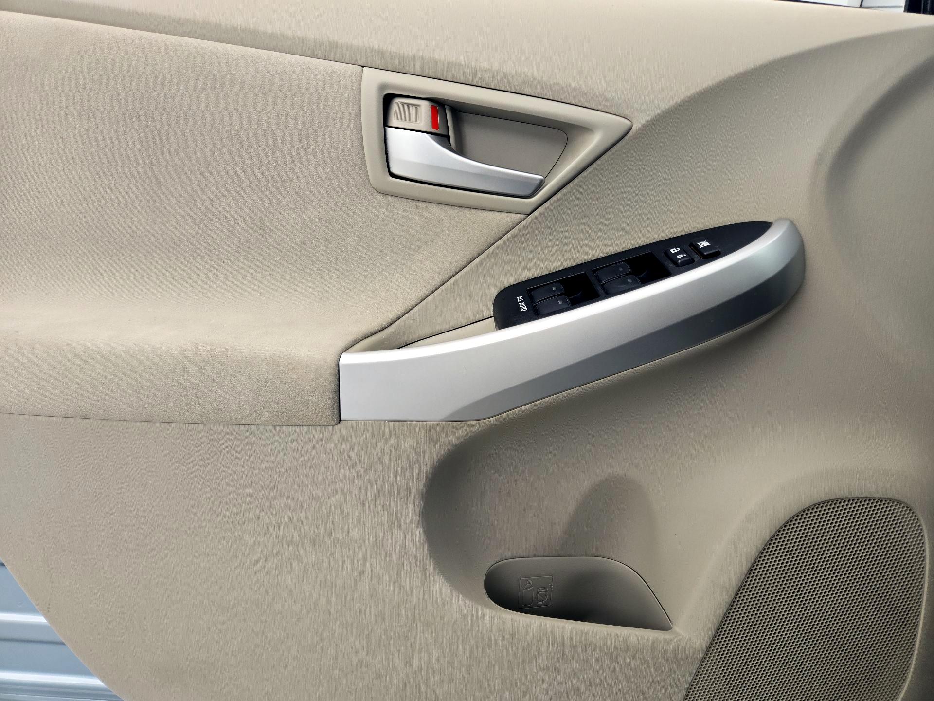 Thumbnail: 2015 Toyota Prius - 12