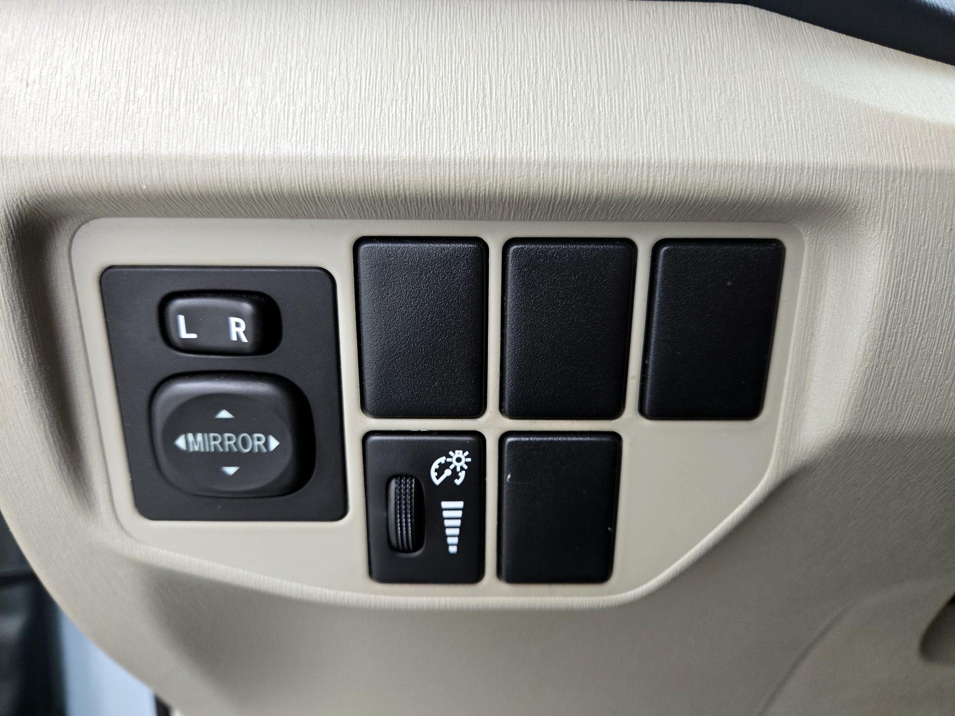 Thumbnail: 2015 Toyota Prius - 13