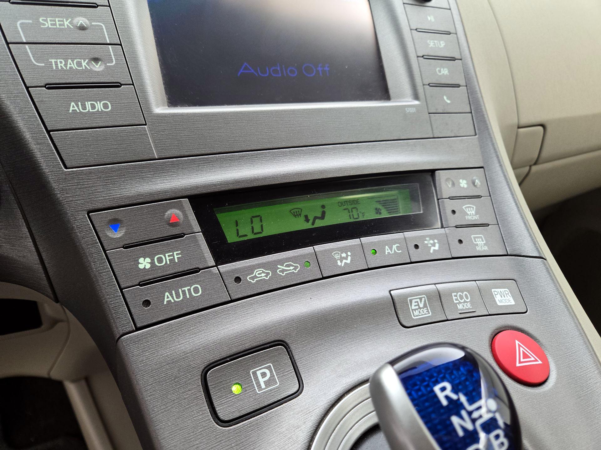 Thumbnail: 2015 Toyota Prius - 16
