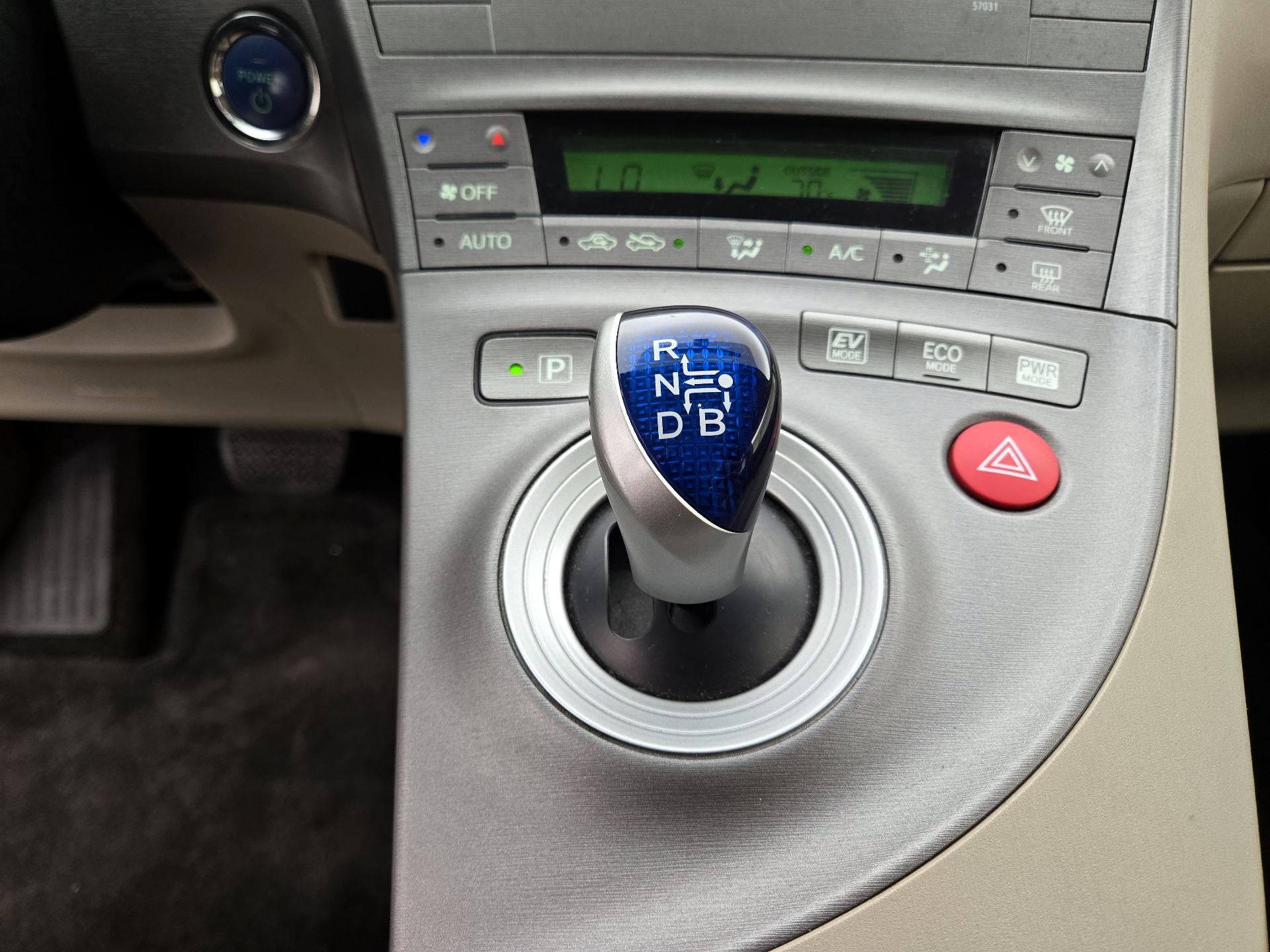 Thumbnail: 2015 Toyota Prius - 17