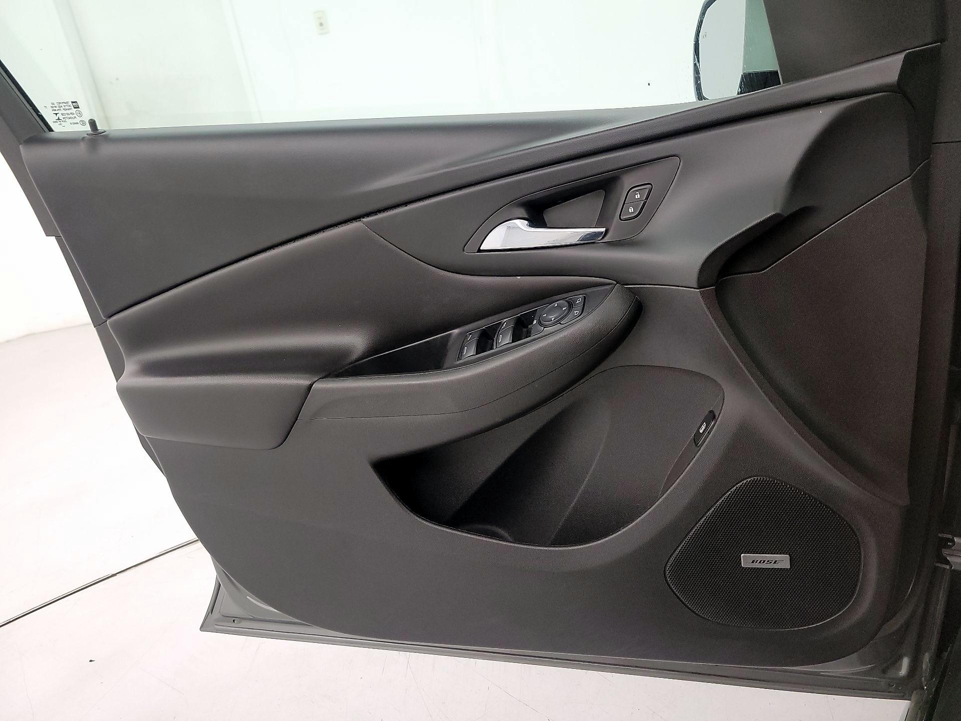 Thumbnail: 2016 Chevrolet Volt - 12