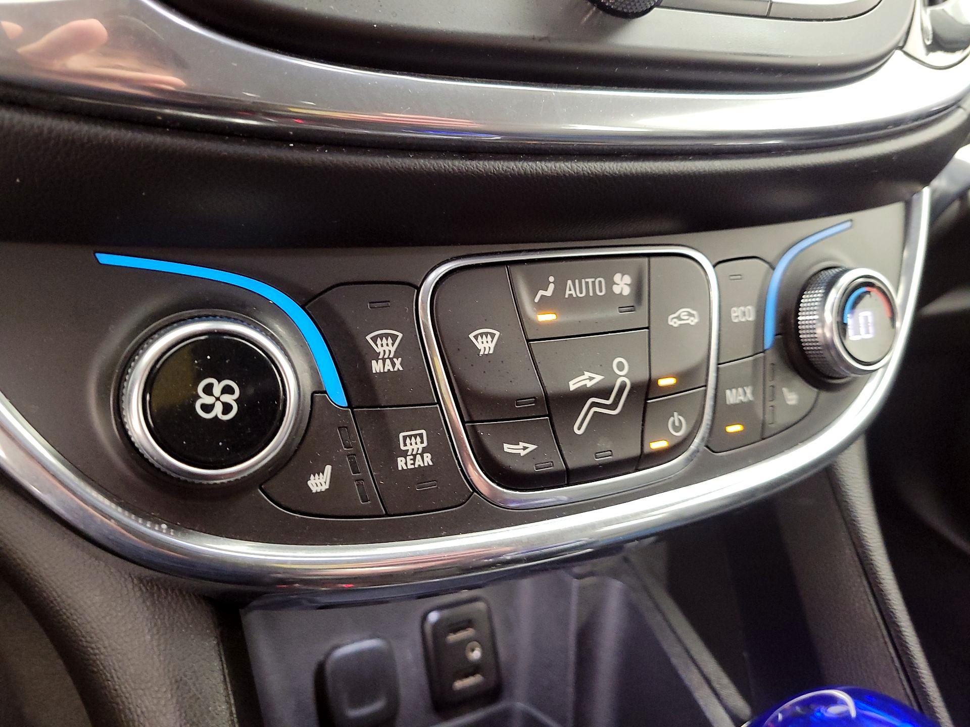 Thumbnail: 2016 Chevrolet Volt - 17