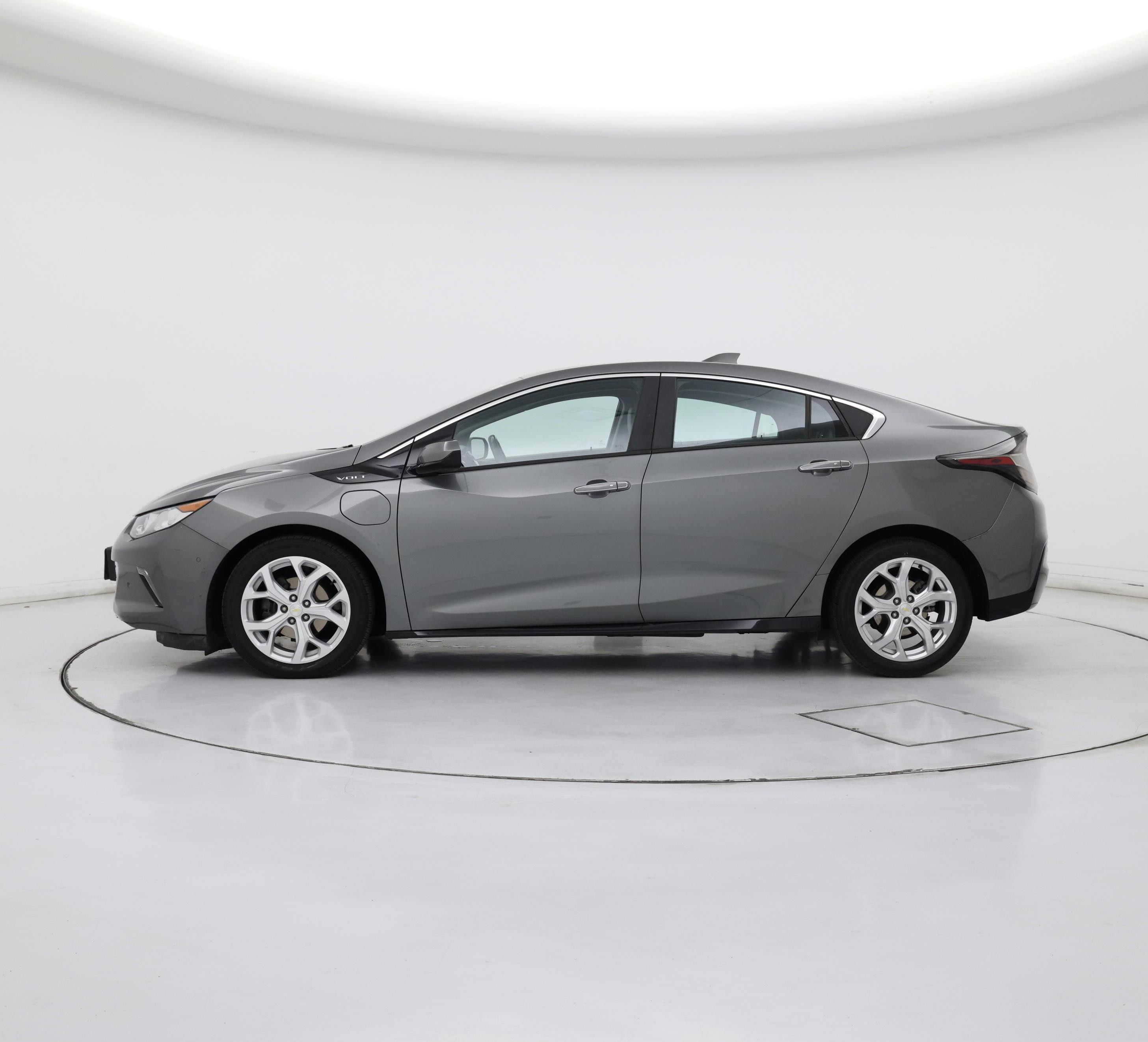 Thumbnail: 2016 Chevrolet Volt - 3
