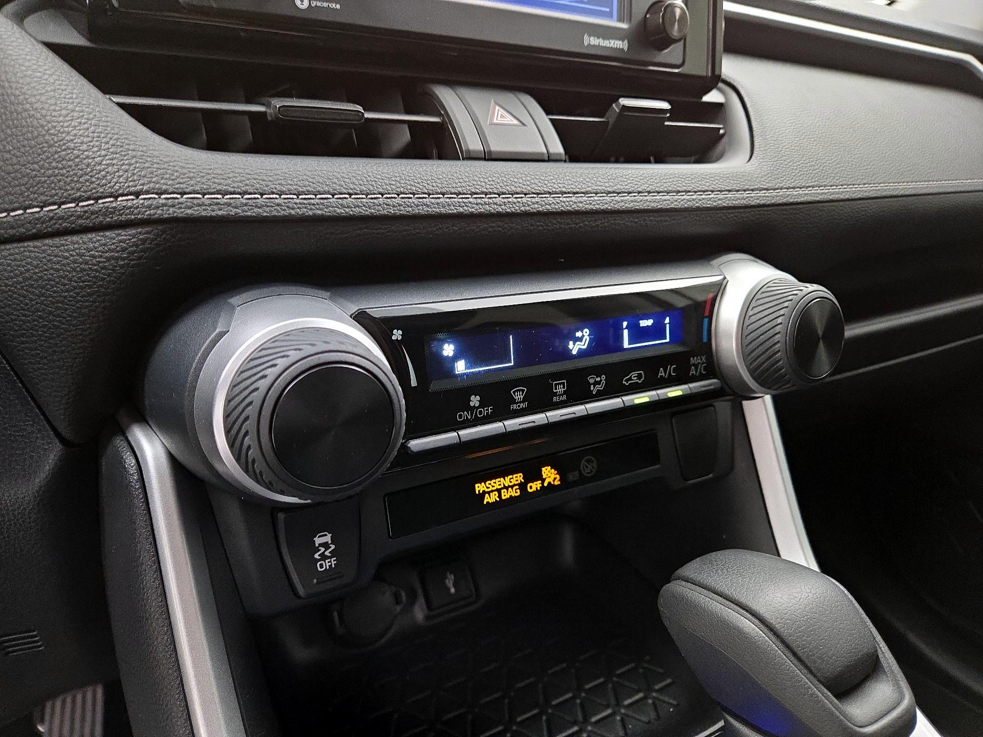 Thumbnail: 2020 Toyota RAV4 - 16