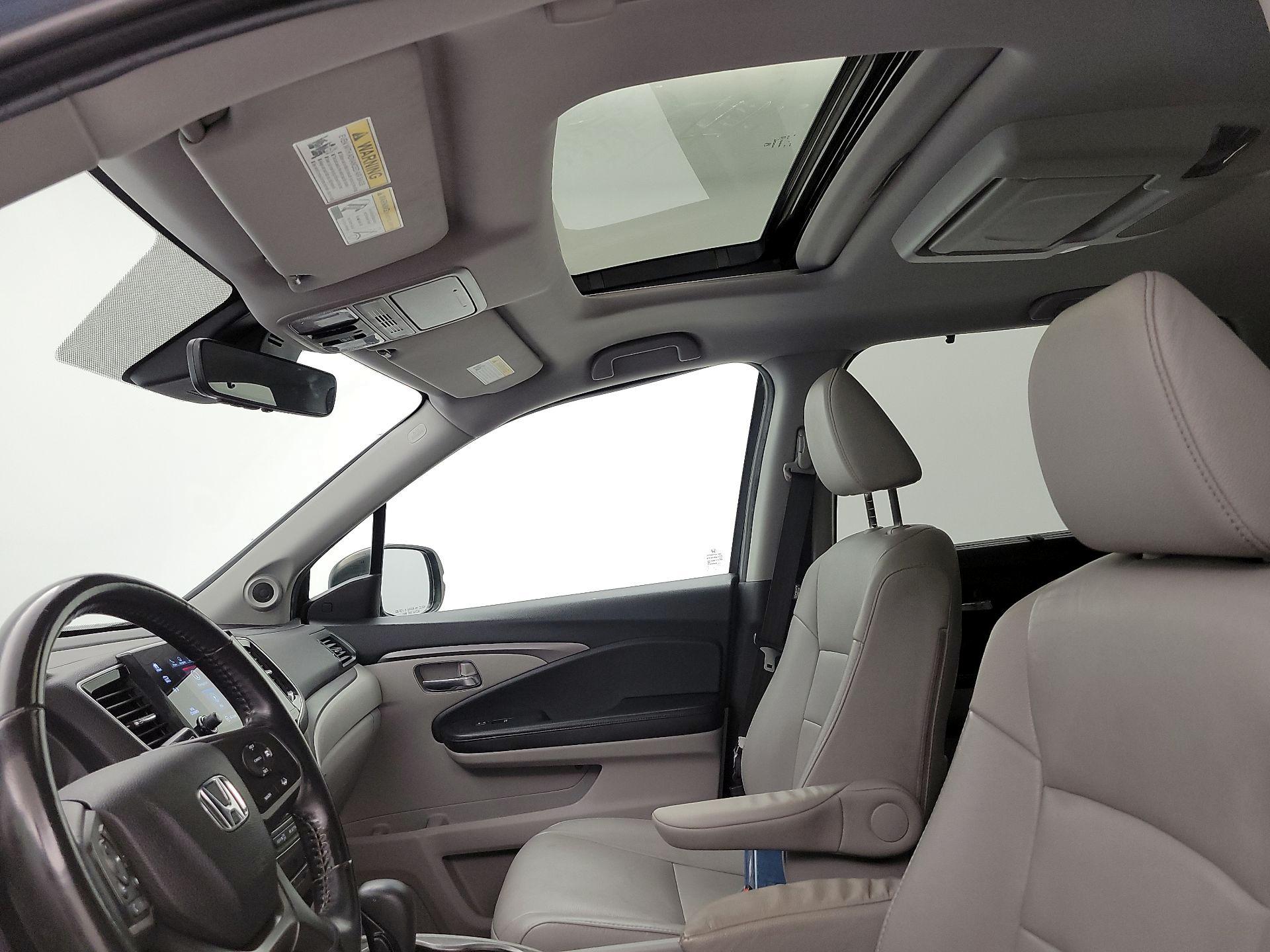 Thumbnail: 2019 Honda Pilot - 20