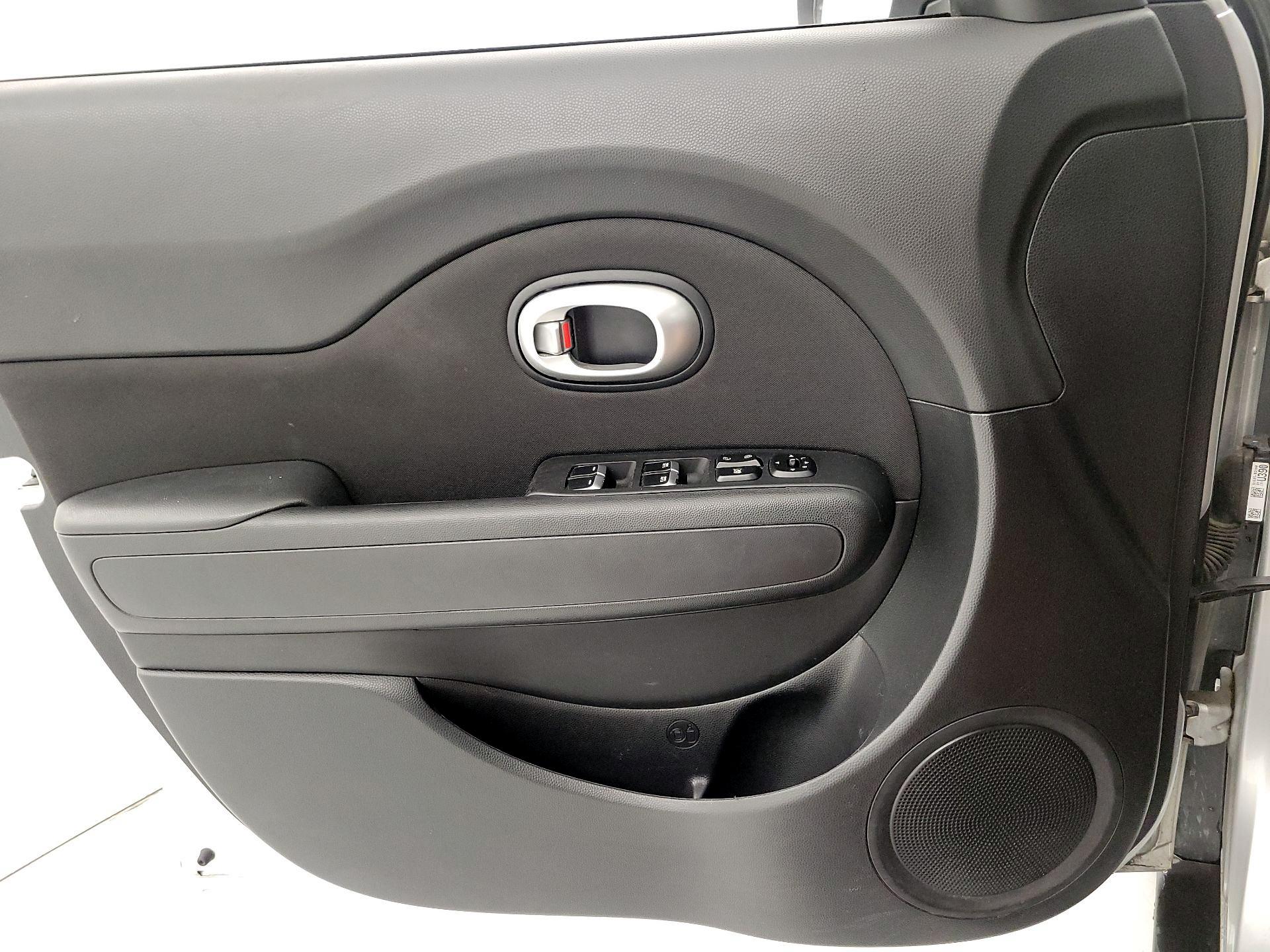 Thumbnail: 2018 Kia Soul - 12