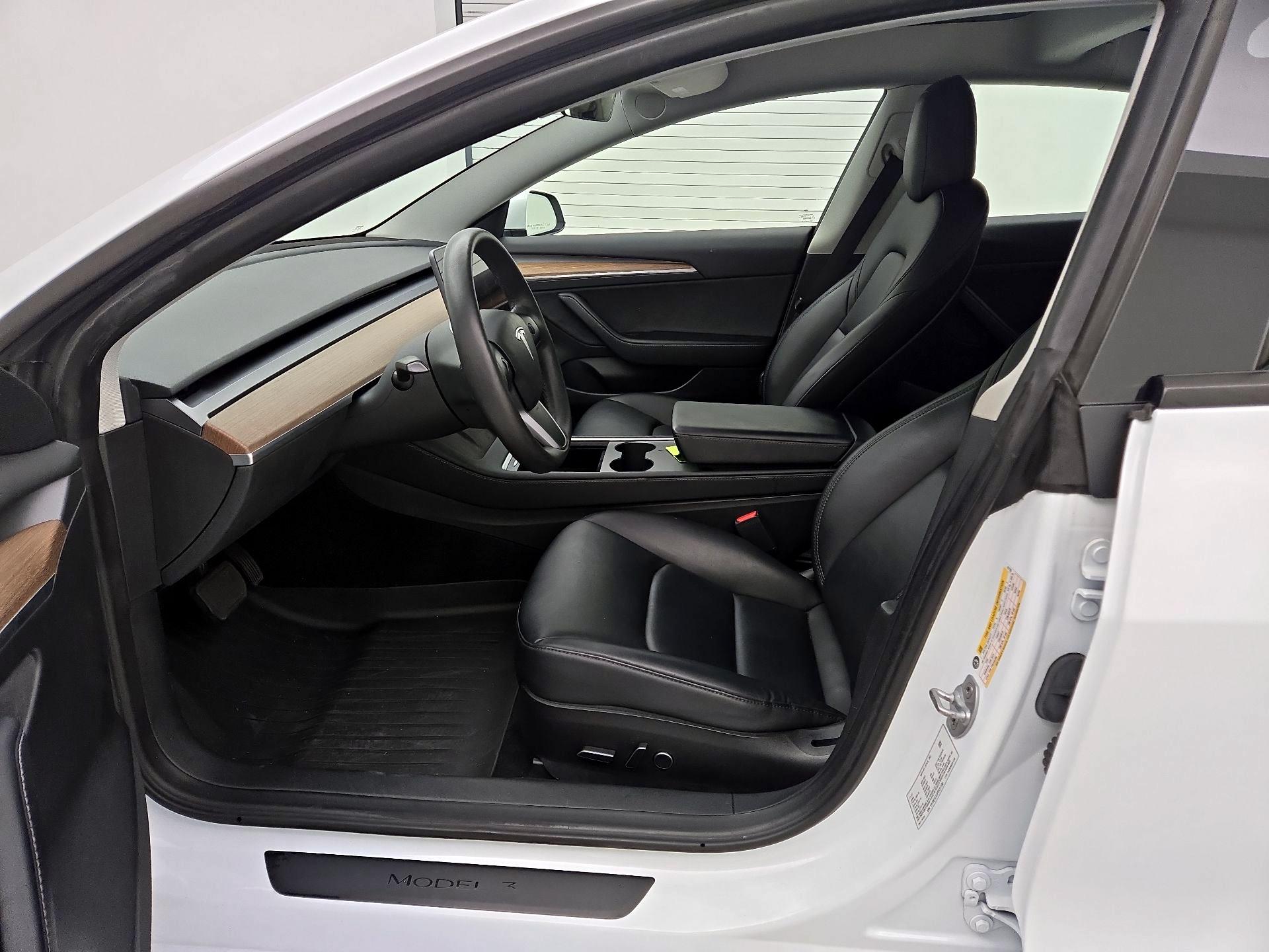 Thumbnail: 2023 Tesla Model 3 - 11