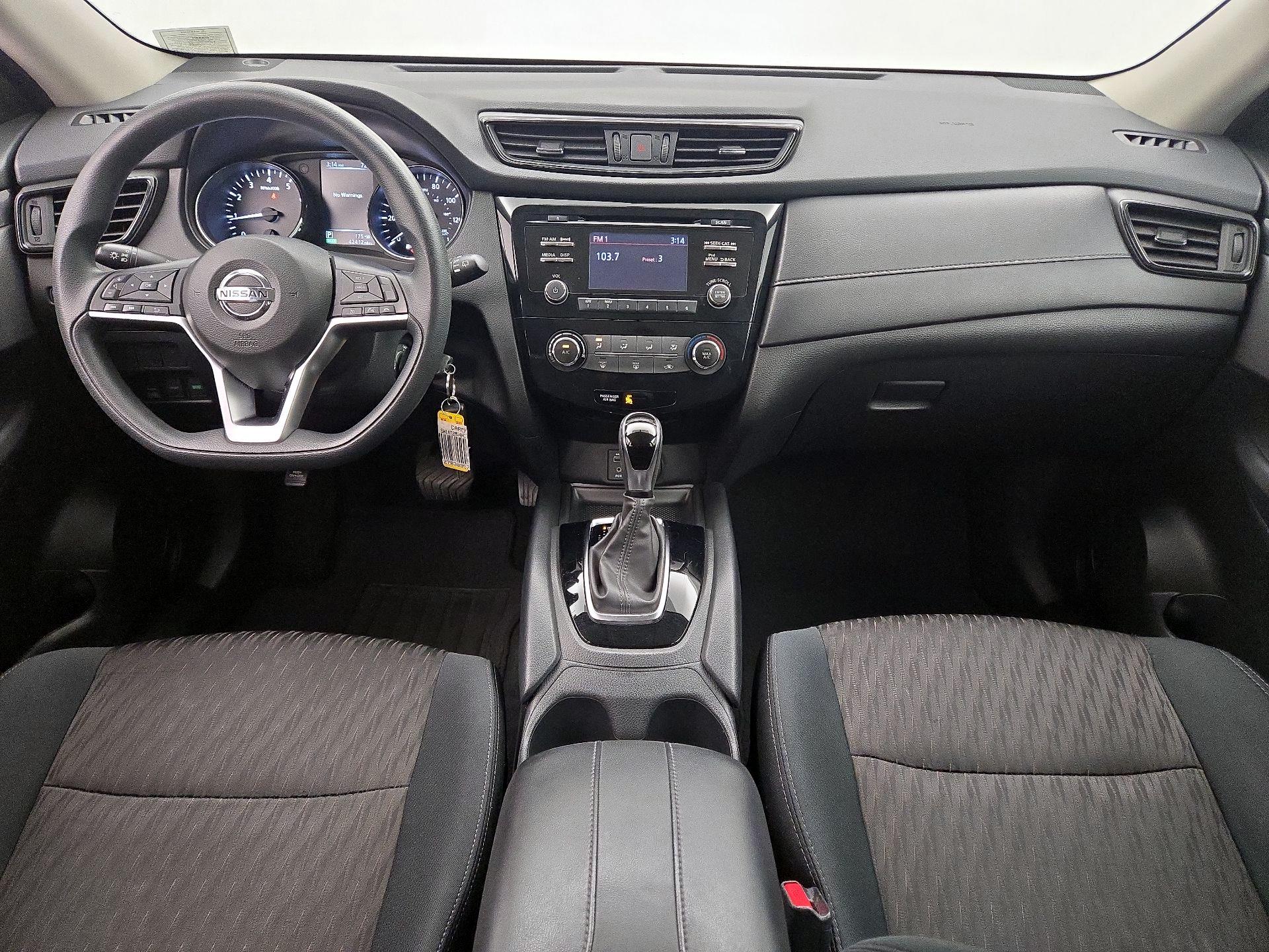 Thumbnail: 2017 Nissan Rogue - 9
