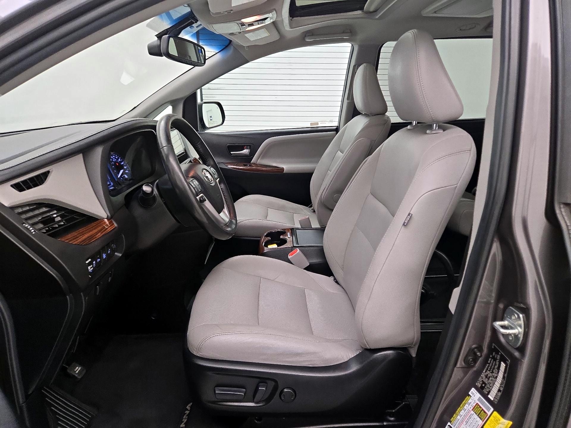 Thumbnail: 2015 Toyota Sienna - 11