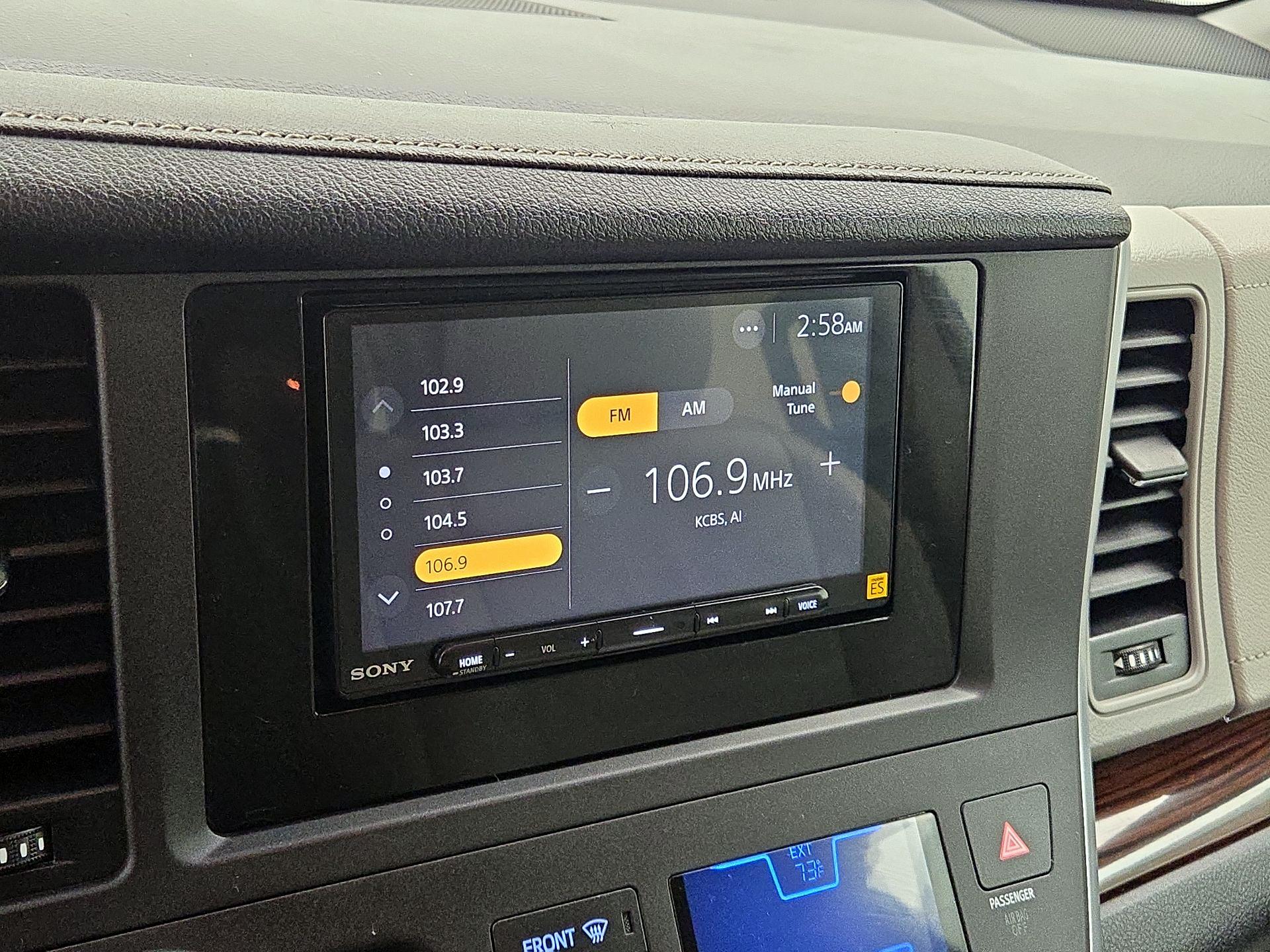 Thumbnail: 2015 Toyota Sienna - 15