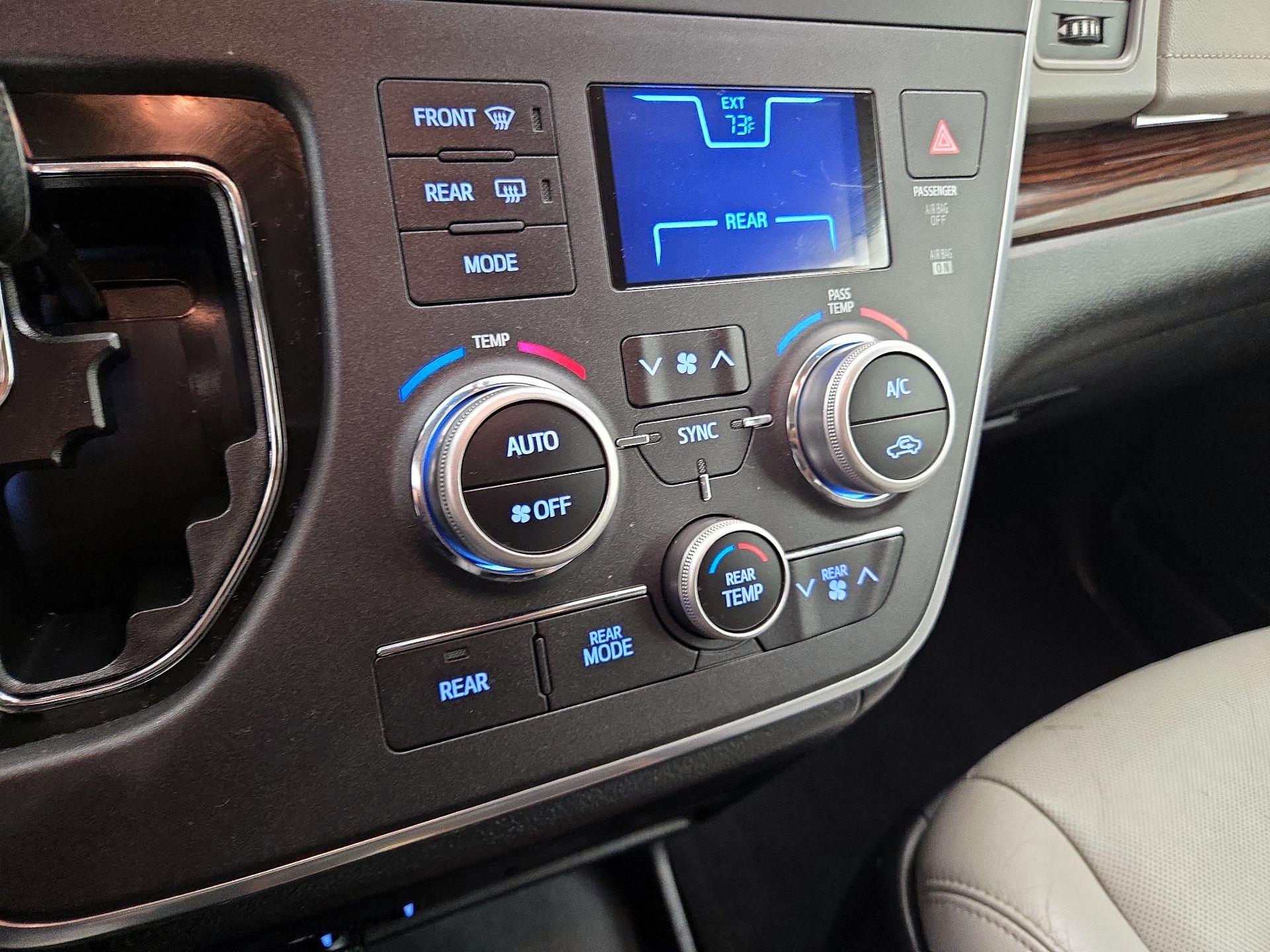 Thumbnail: 2015 Toyota Sienna - 16