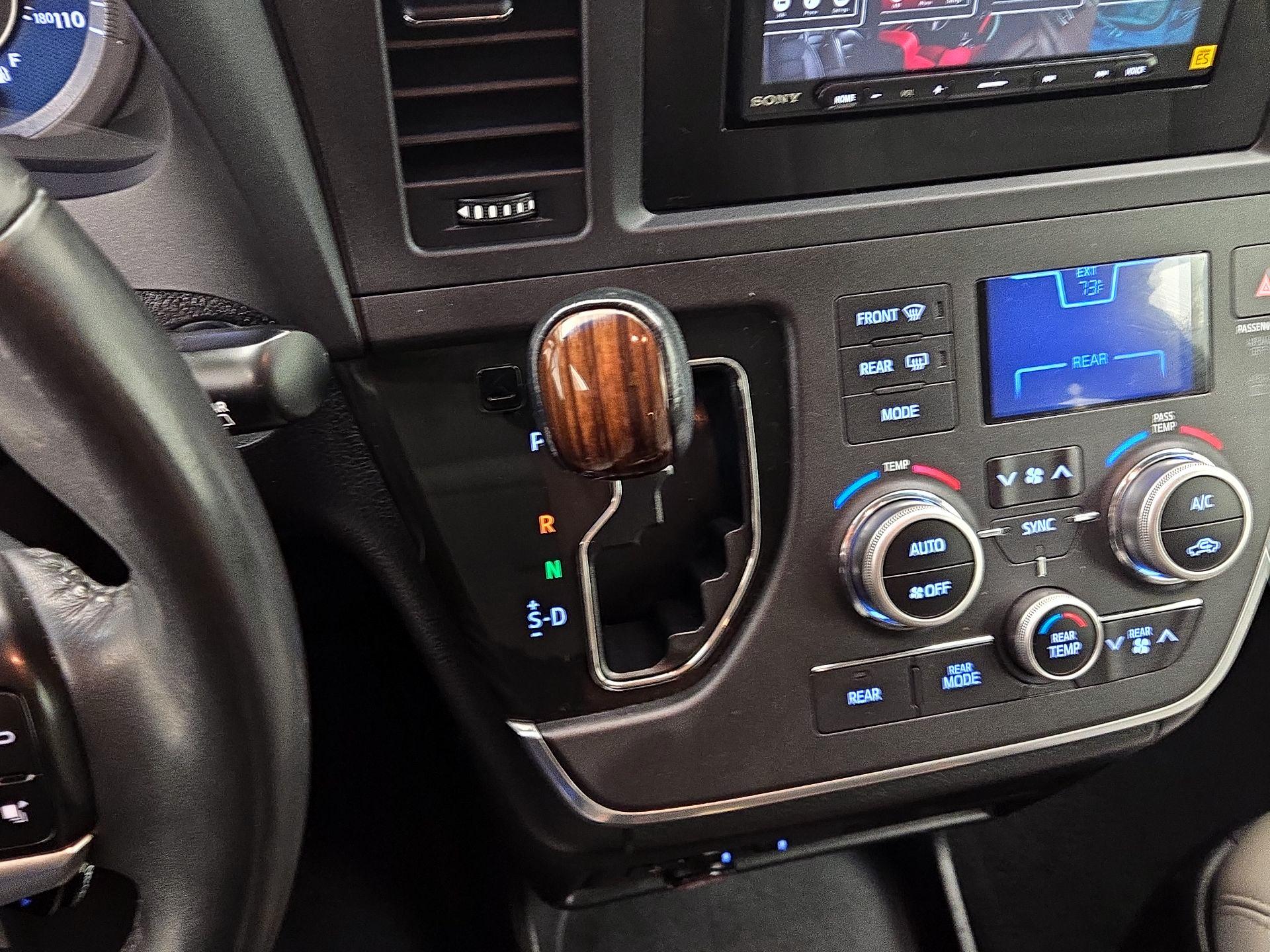 Thumbnail: 2015 Toyota Sienna - 17