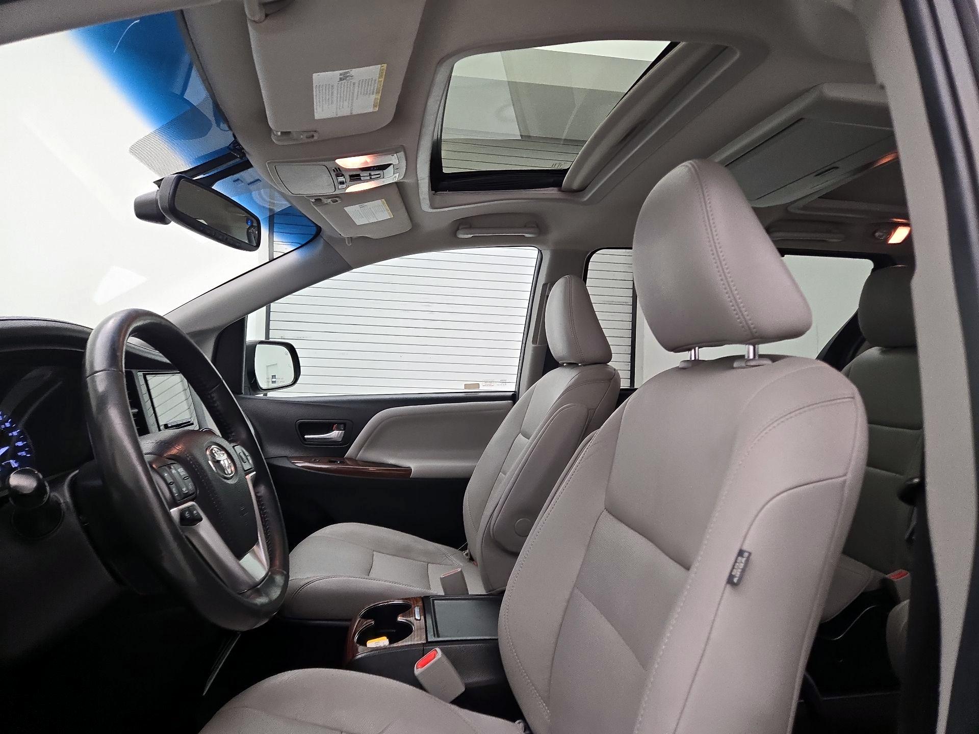 Thumbnail: 2015 Toyota Sienna - 18