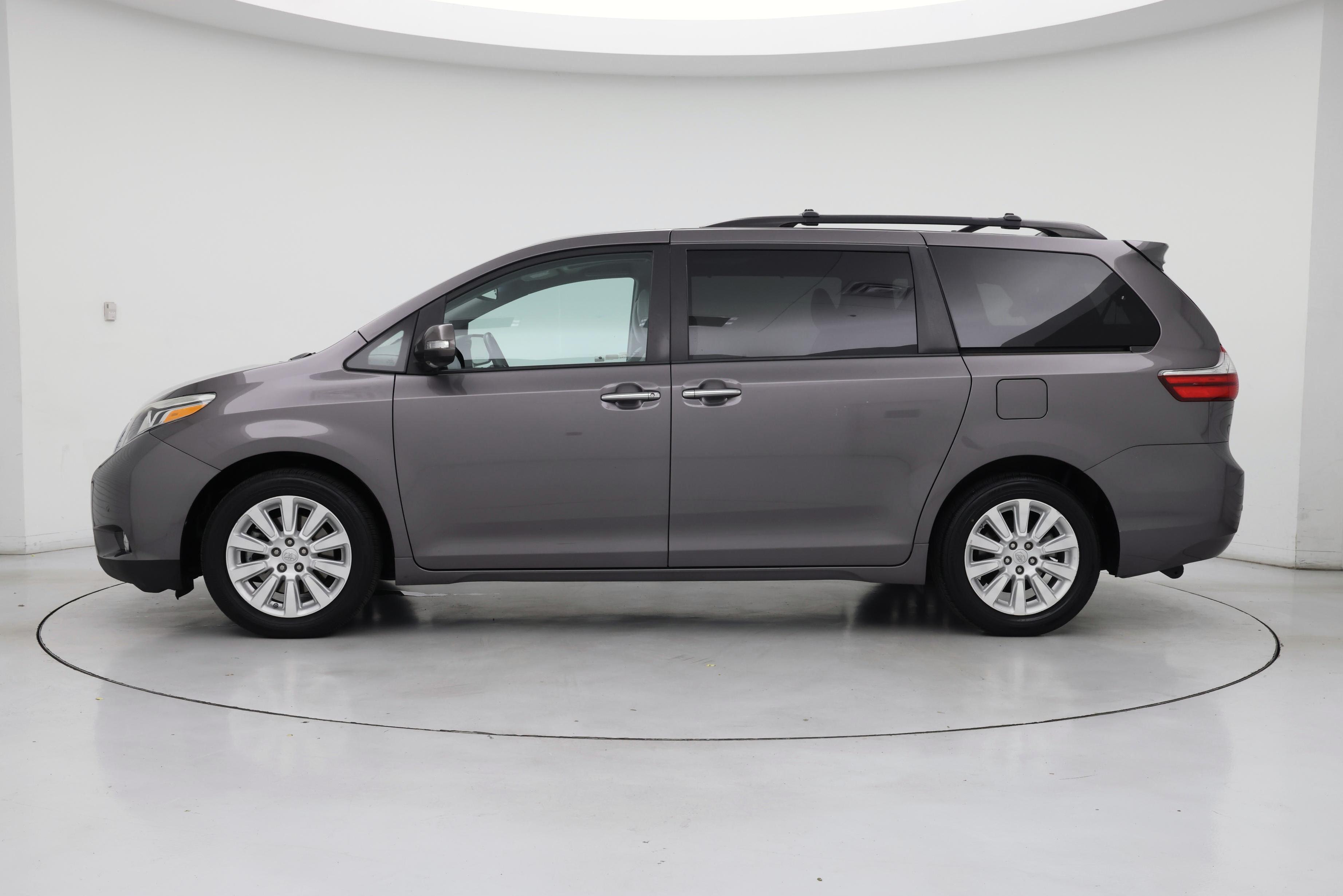 Thumbnail: 2015 Toyota Sienna - 3