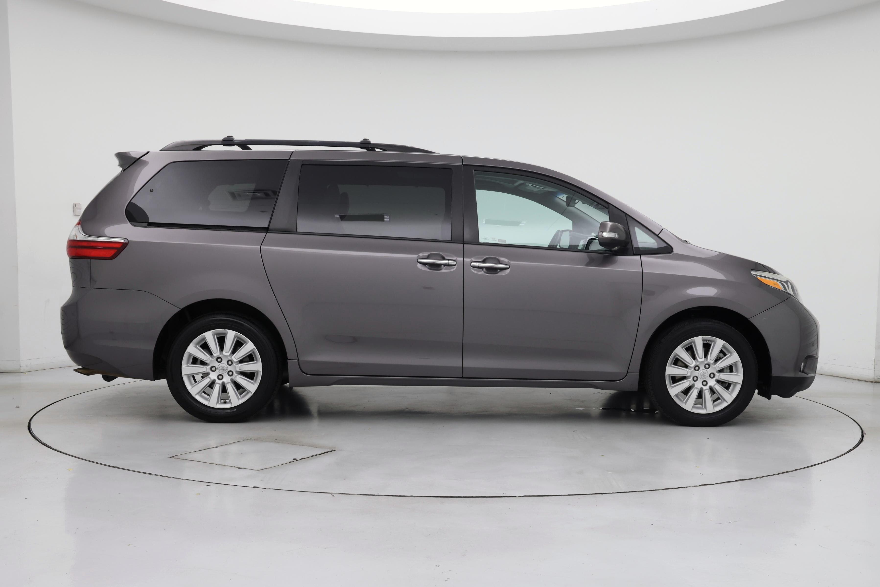 Thumbnail: 2015 Toyota Sienna - 7