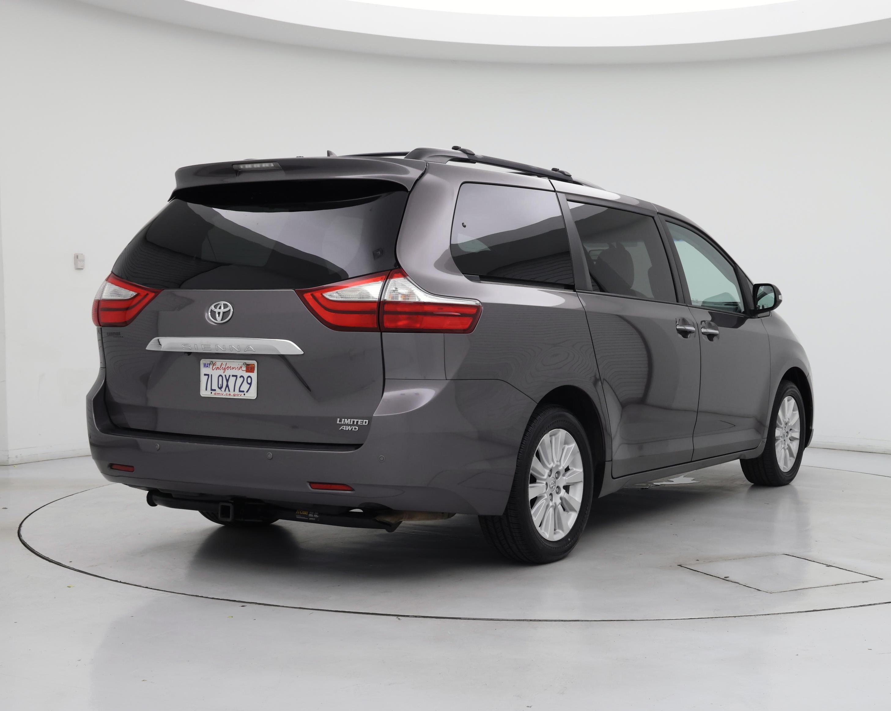 Thumbnail: 2015 Toyota Sienna - 8