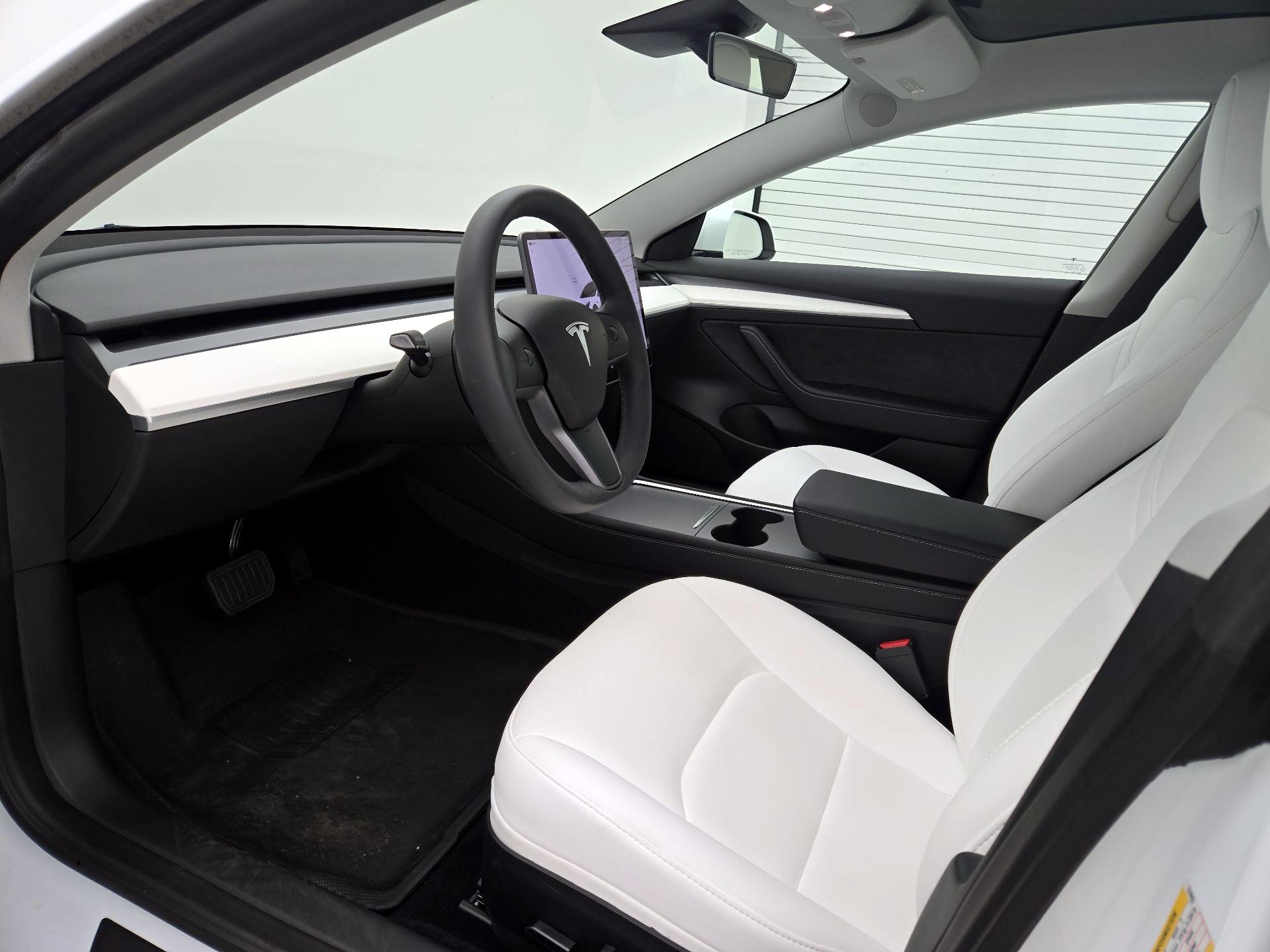 Thumbnail: 2023 Tesla Model 3 - 11