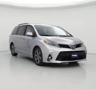 Silver 2018 Toyota Sienna SE